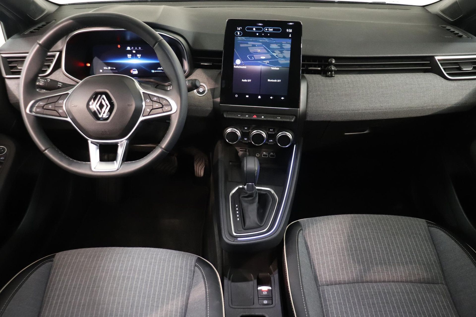 Renault Clio met kenteken X-949-LJ – interieur