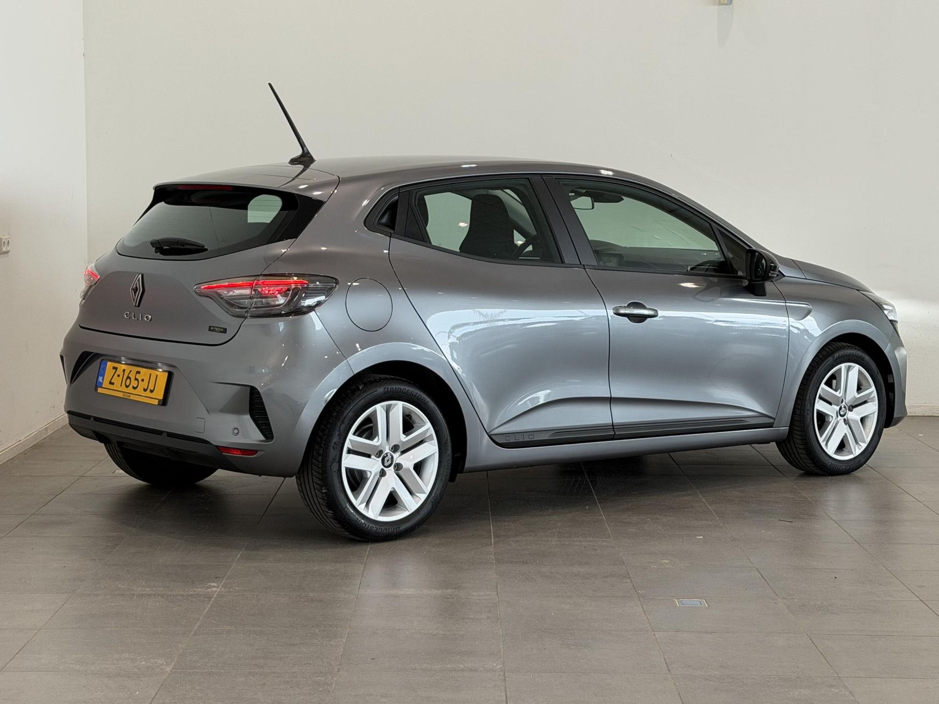 Renault Clio met kenteken Z-165-JJ – achteraanzicht