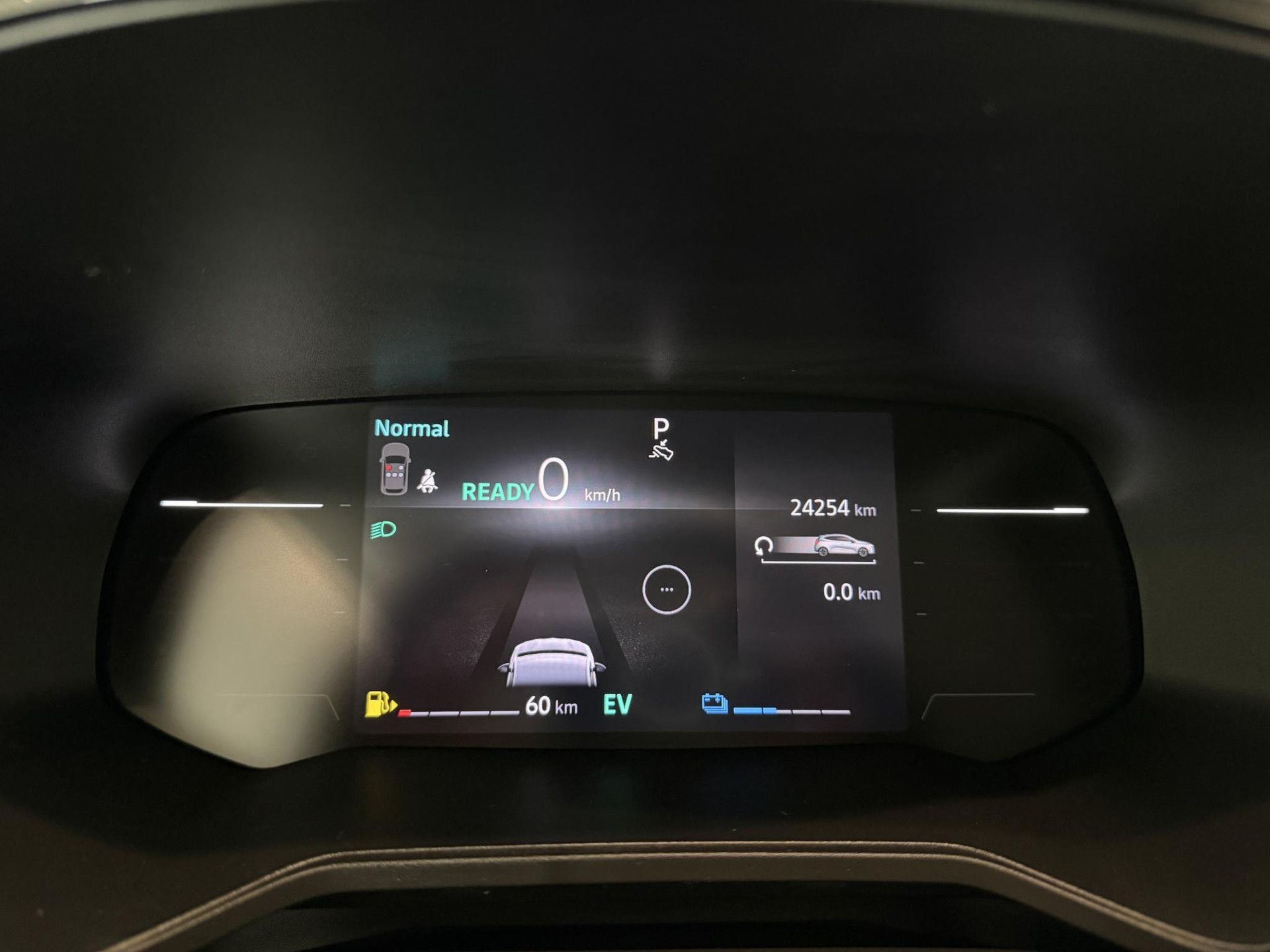 Renault Clio met kenteken Z-165-JJ – dashboard