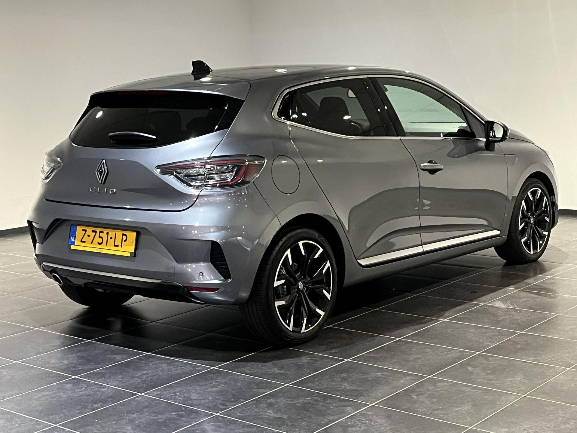 Renault Clio met kenteken Z-751-LP – achteraanzicht