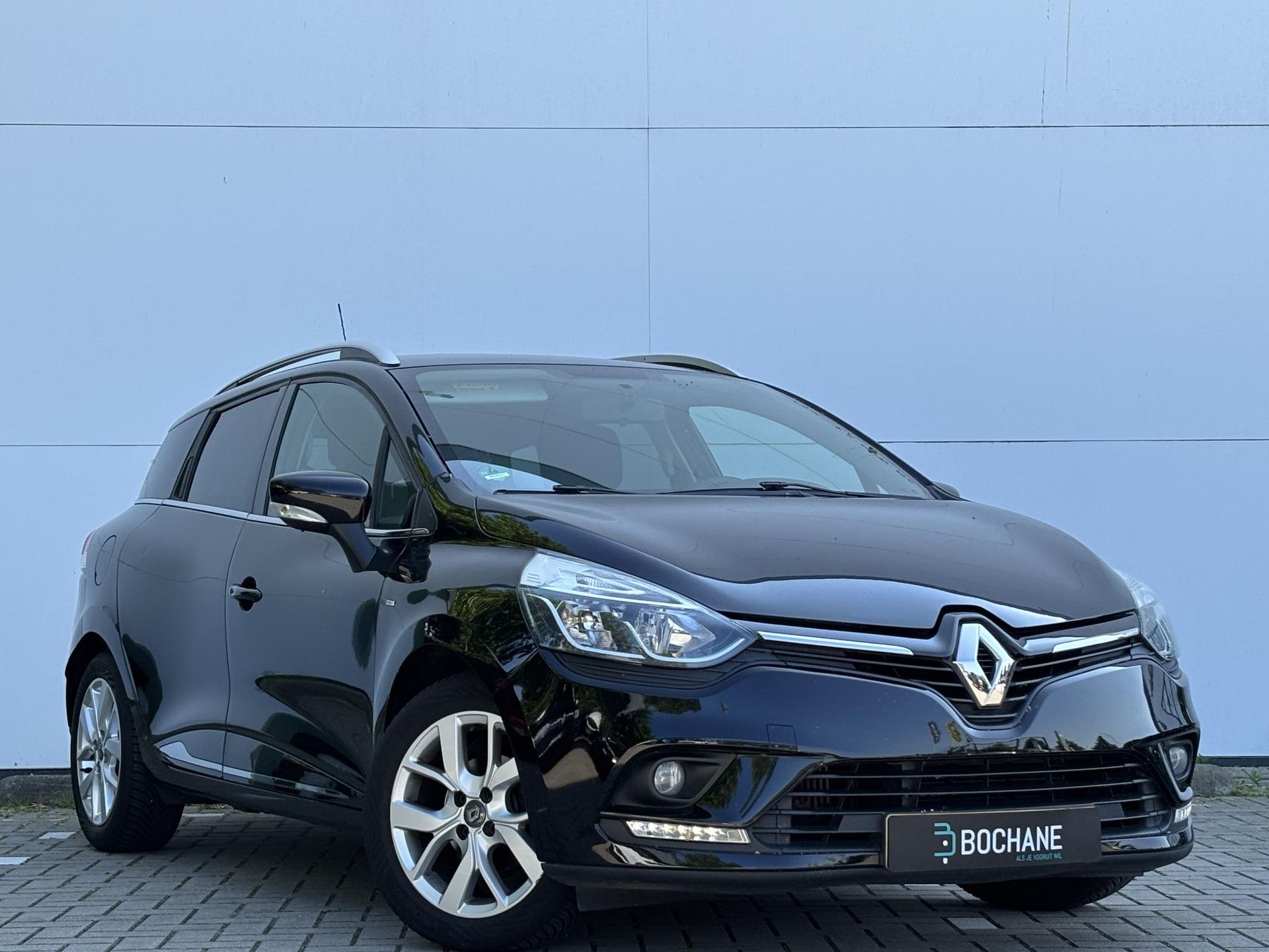 Renault Clio met kenteken ZD-075-X – detailfoto