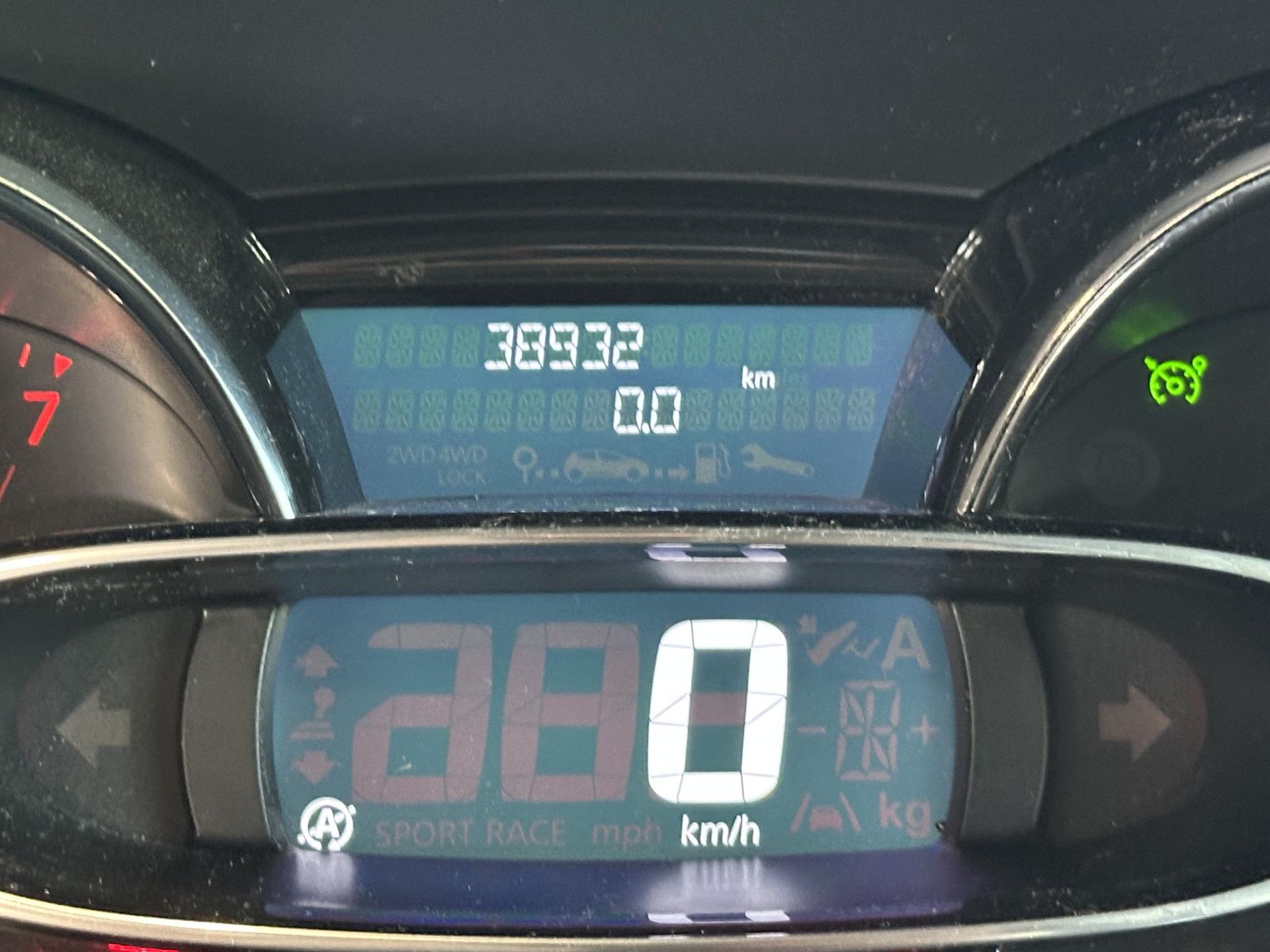 Renault Clio met kenteken ZG-975-B – dashboard