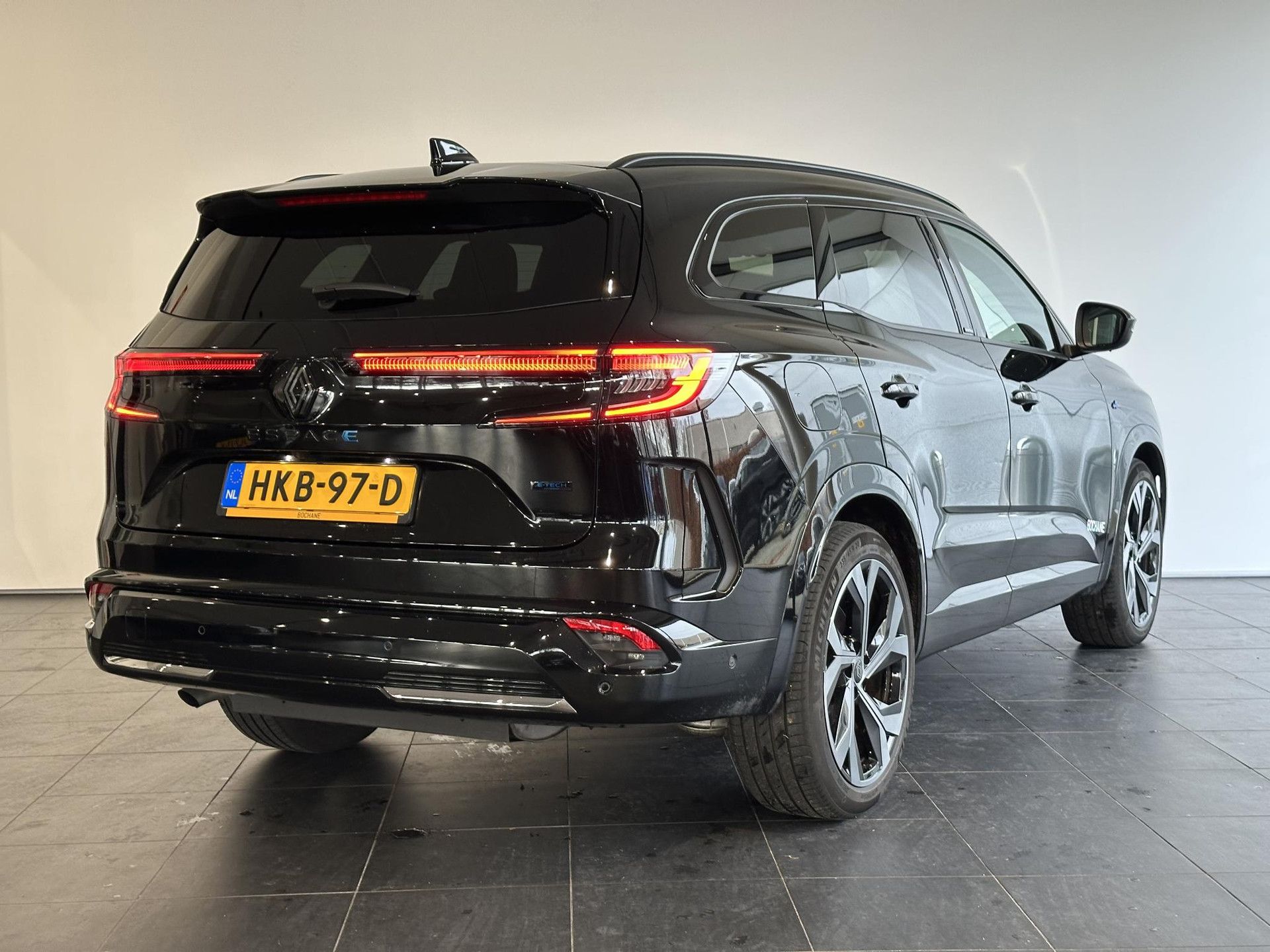 Renault Espace met kenteken HKB-97-D – achteraanzicht