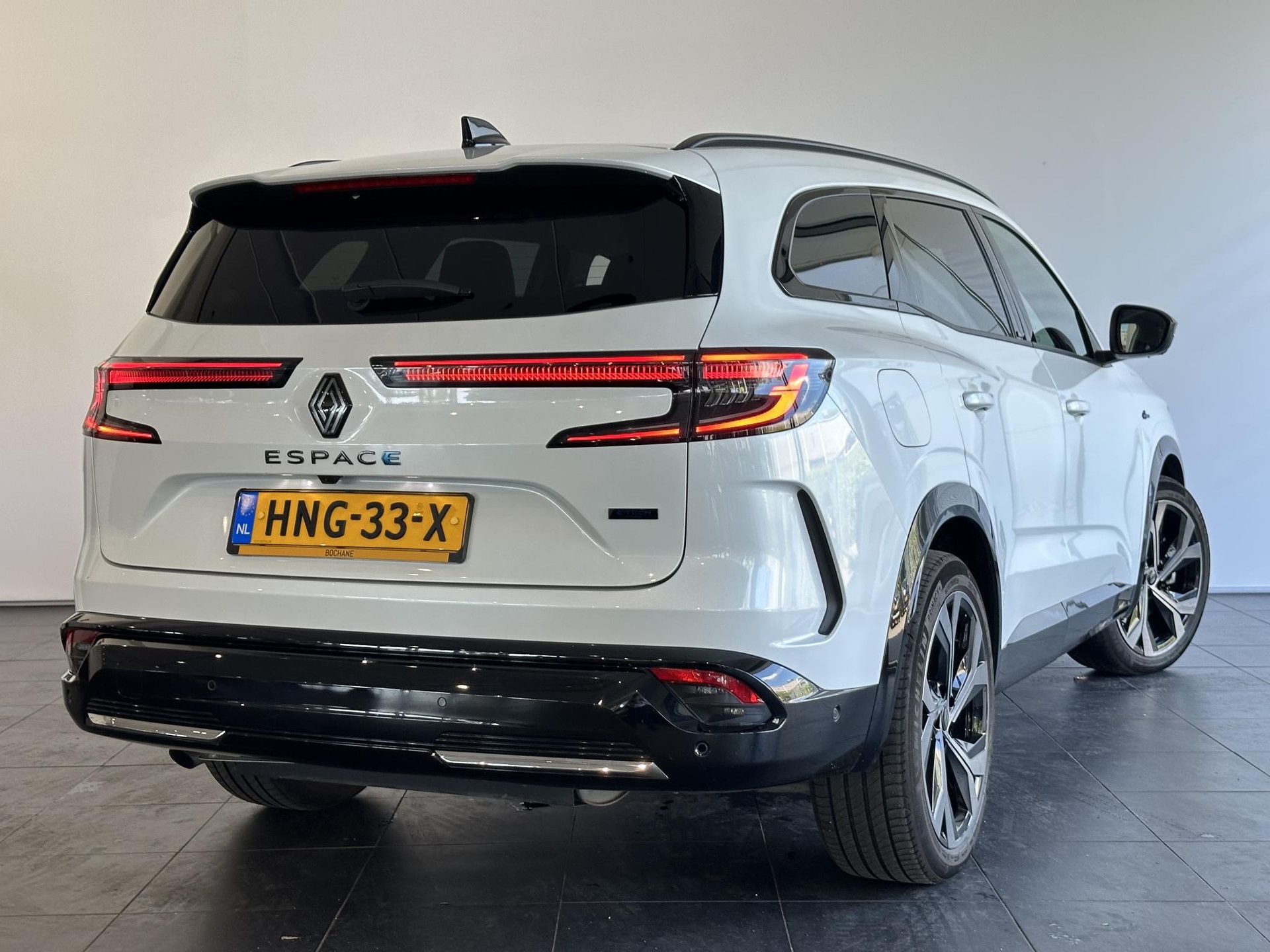 Renault Espace met kenteken HNG-33-X – achteraanzicht