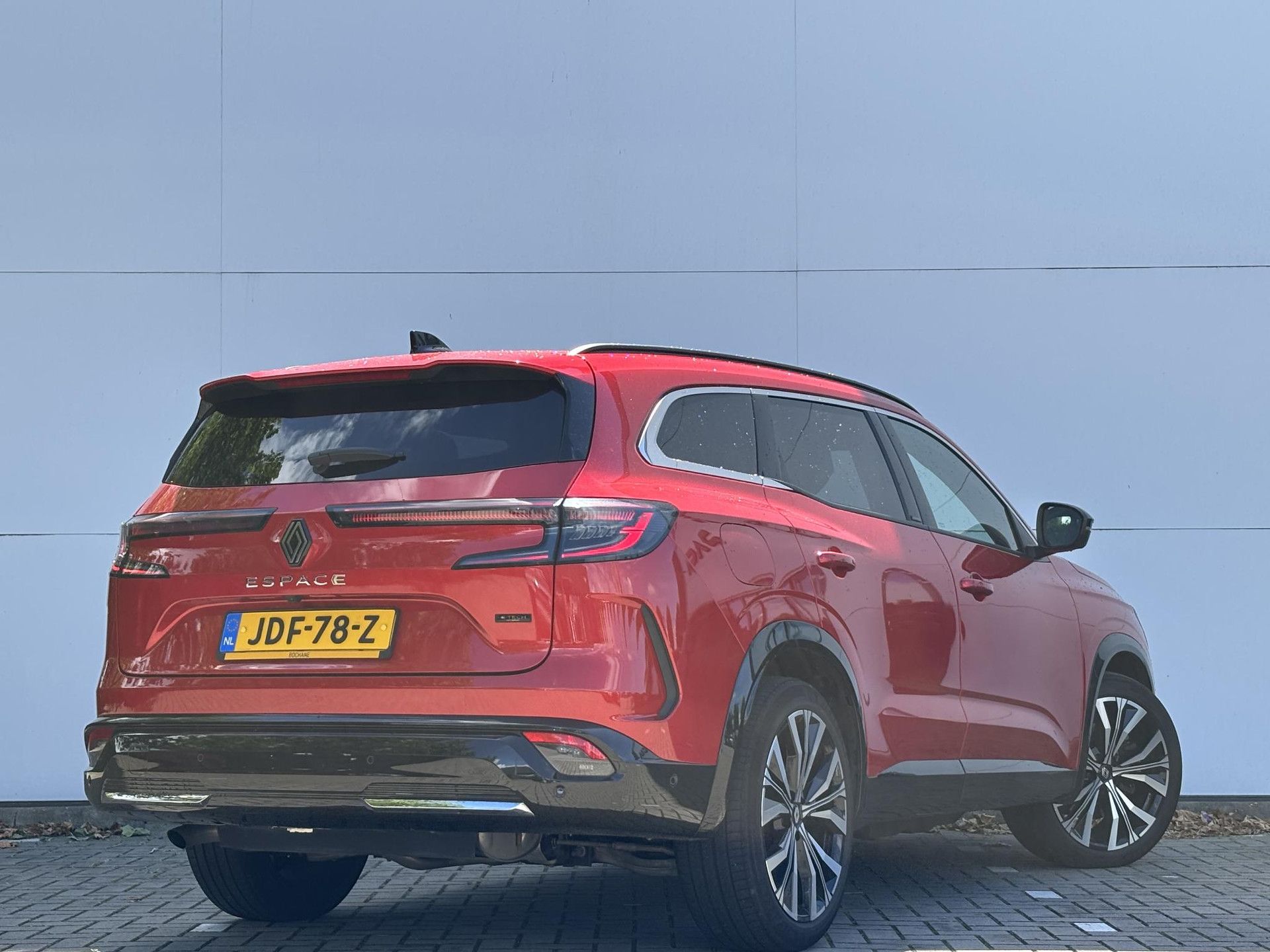 Renault Espace met kenteken JDF-78-Z – achteraanzicht