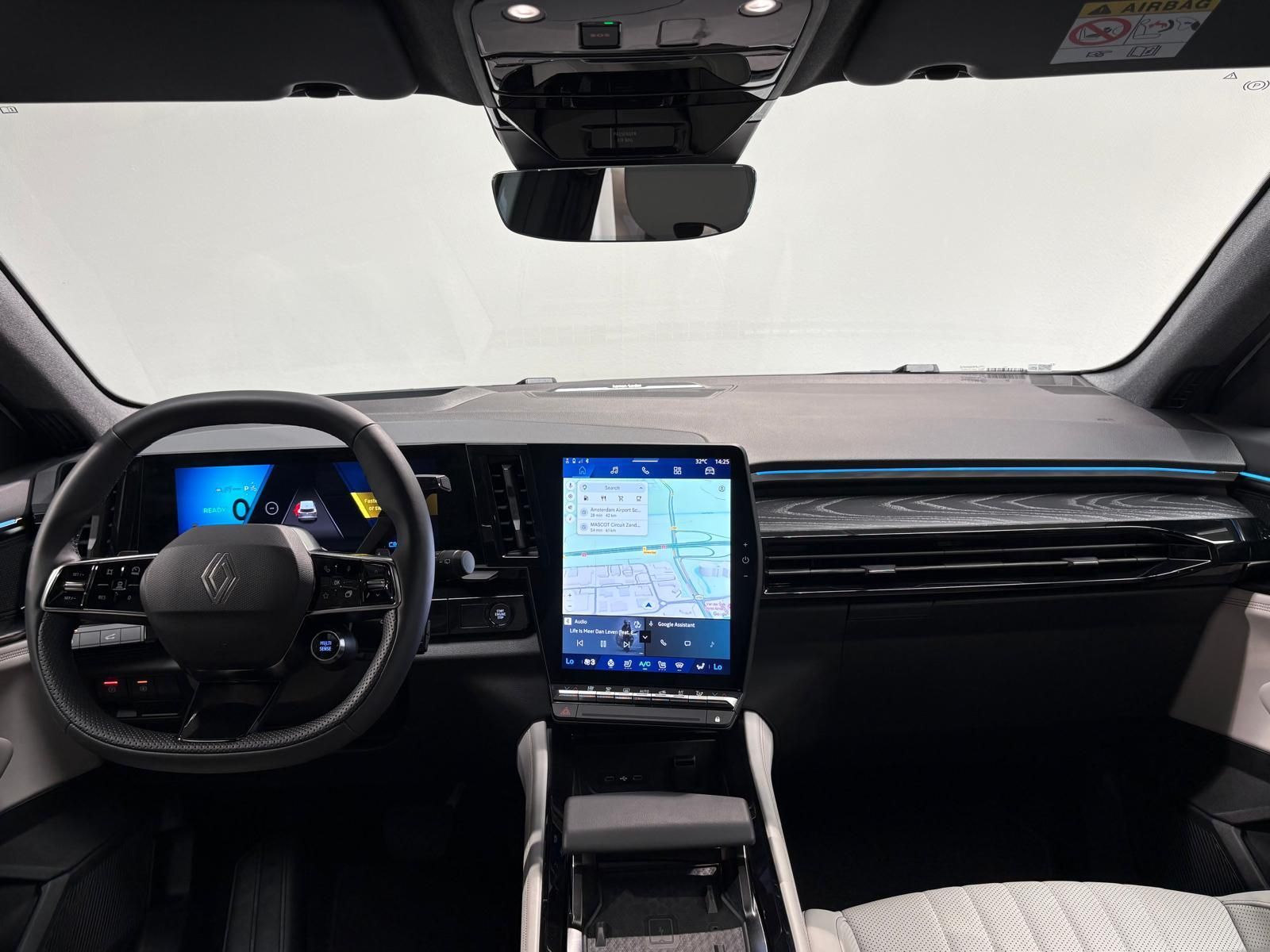 Renault Espace met kenteken JDF-81-Z – interieur