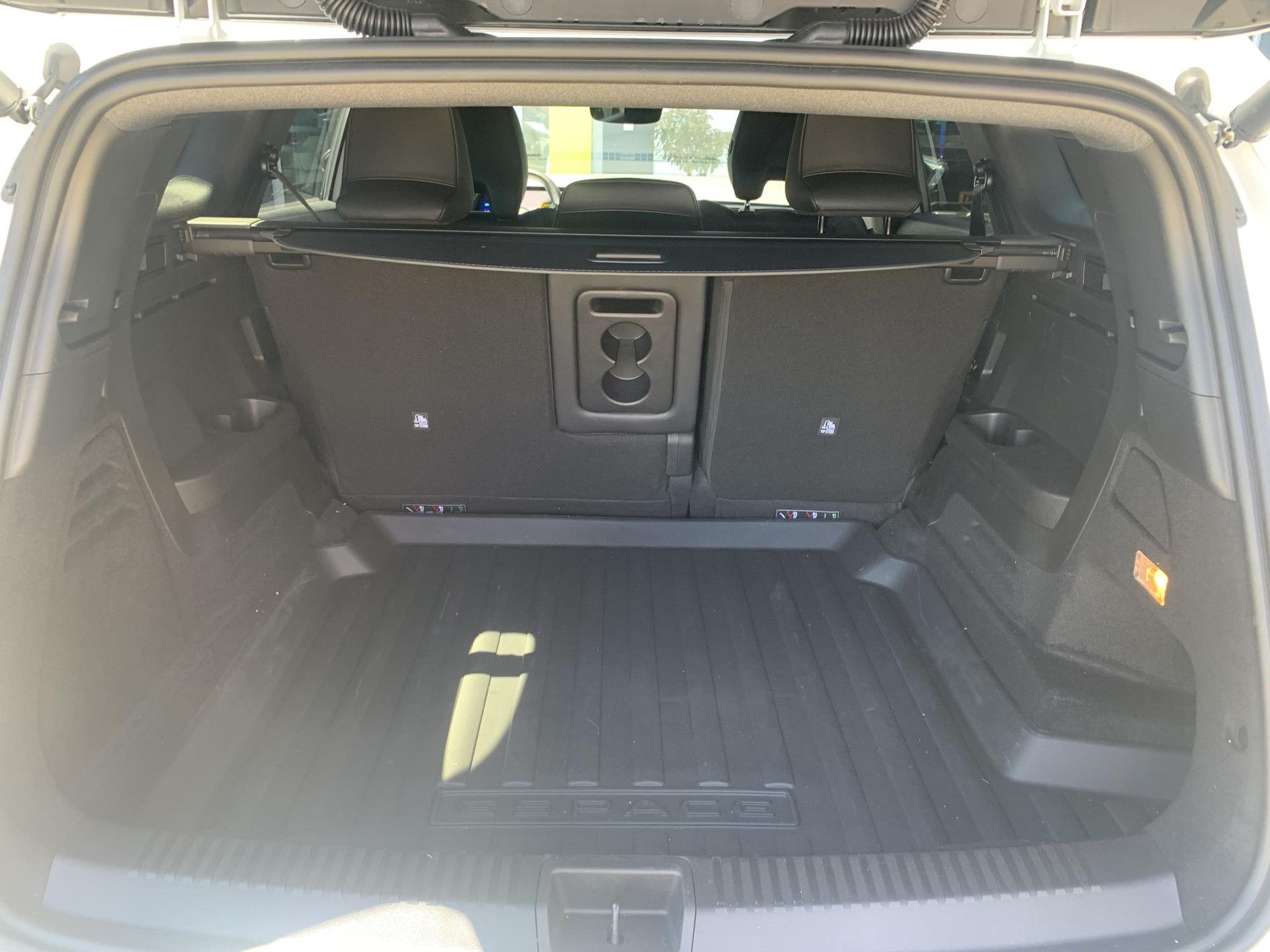 Renault Espace met kenteken KGP-03-D – detailfoto