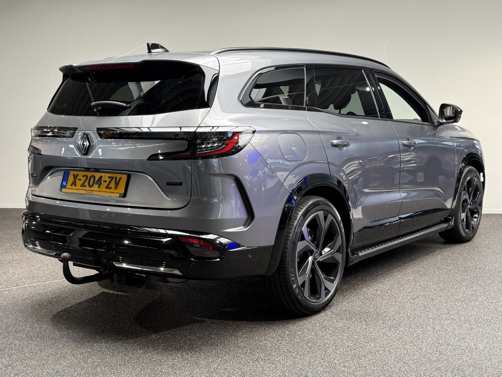 Renault Espace met kenteken X-204-ZV – achteraanzicht