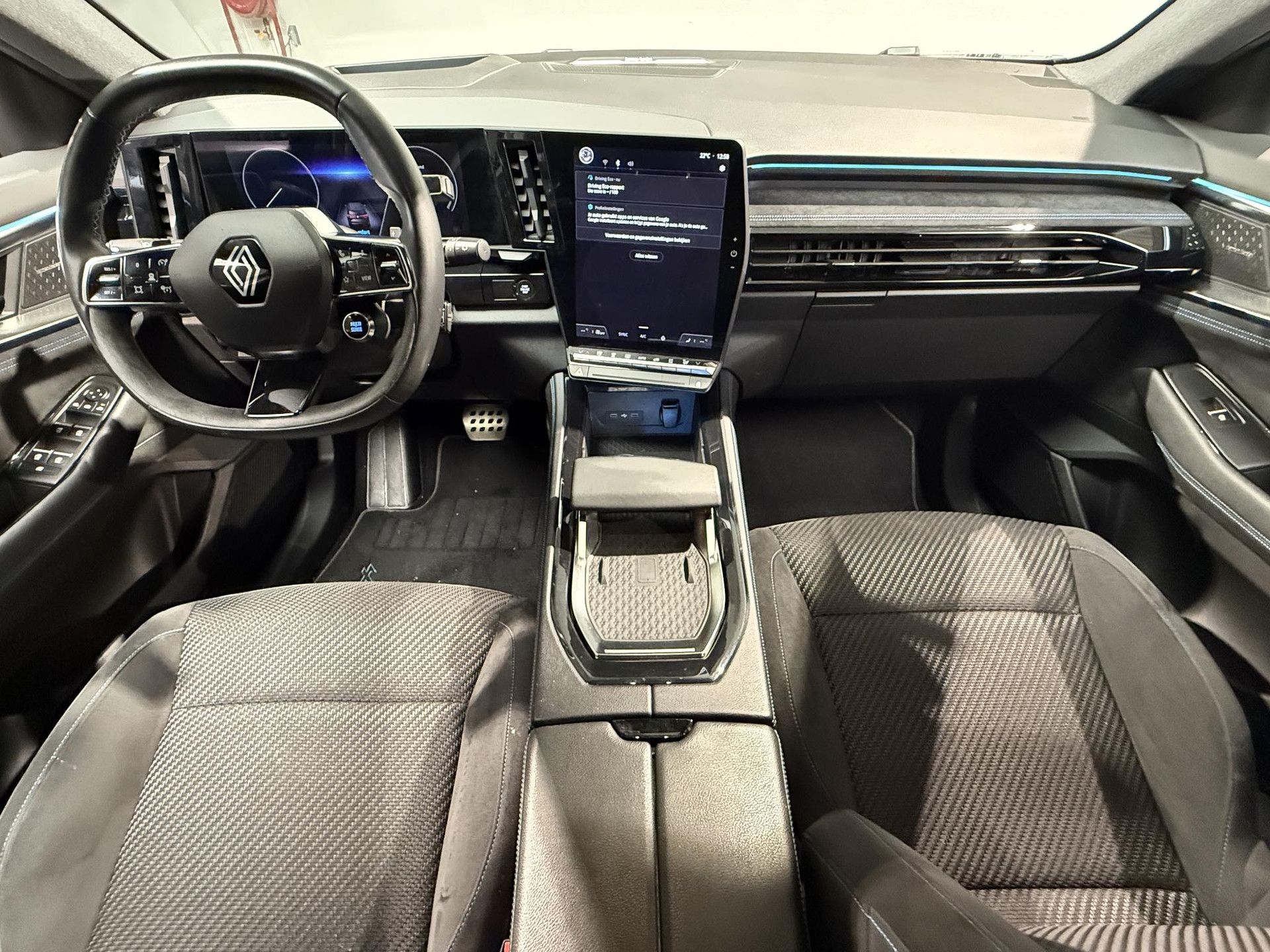Renault Espace met kenteken X-204-ZV – interieur