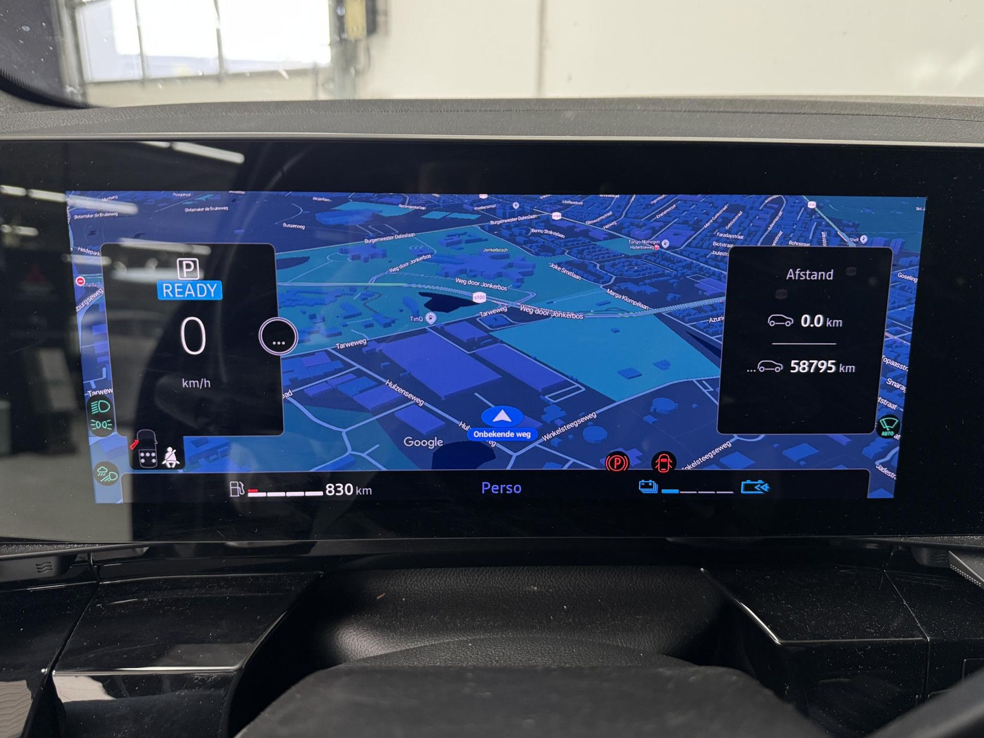 Renault Espace met kenteken X-580-KF – dashboard