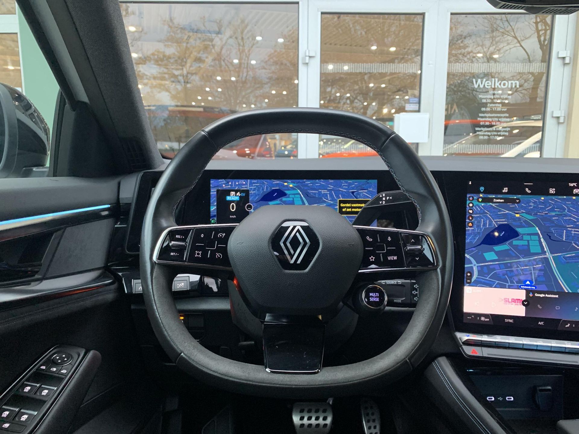 Renault Espace met kenteken X-581-KF – achteraanzicht