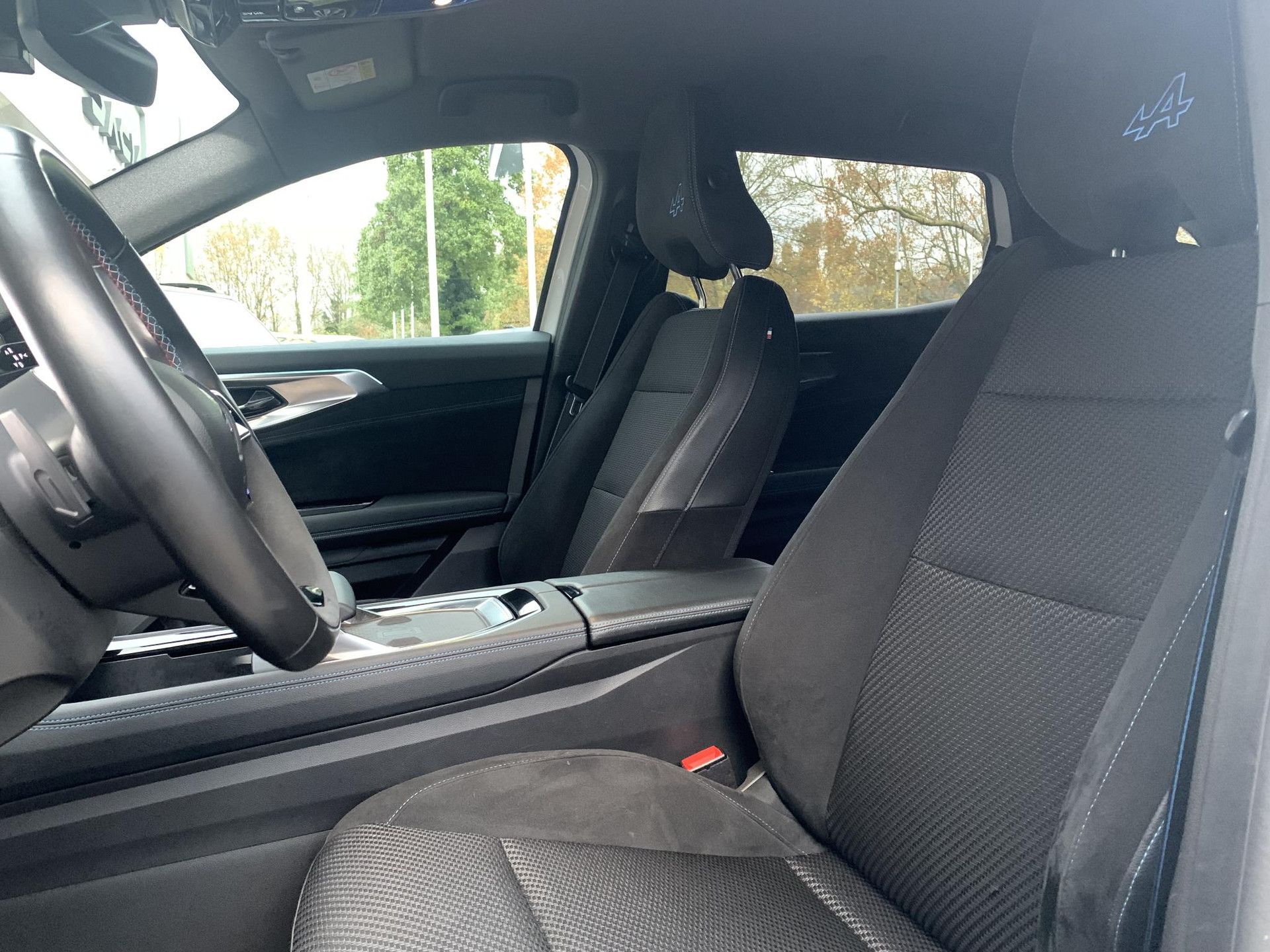 Renault Espace met kenteken X-581-KF – detailfoto