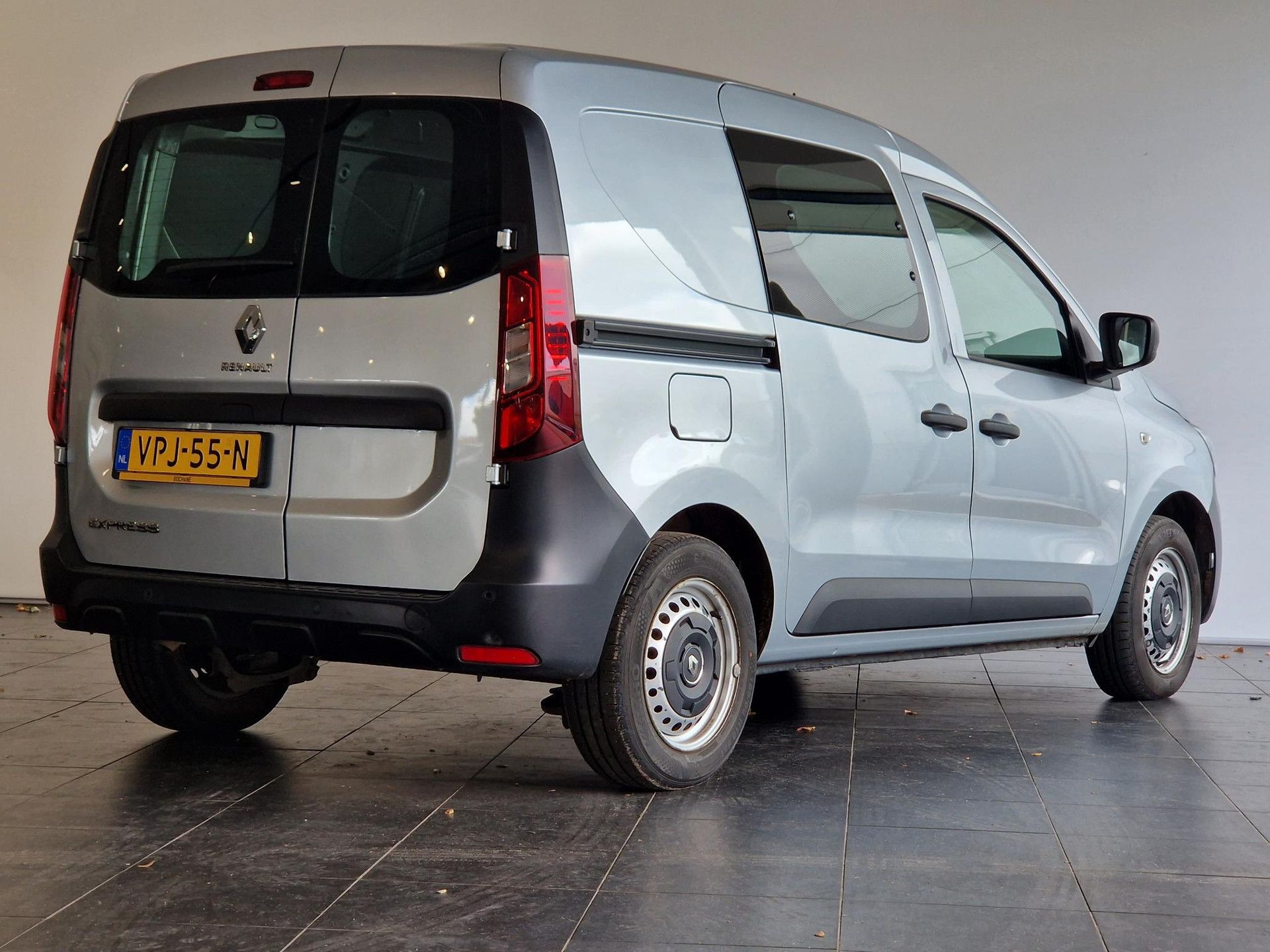Renault Express met kenteken VPJ-55-N – achteraanzicht