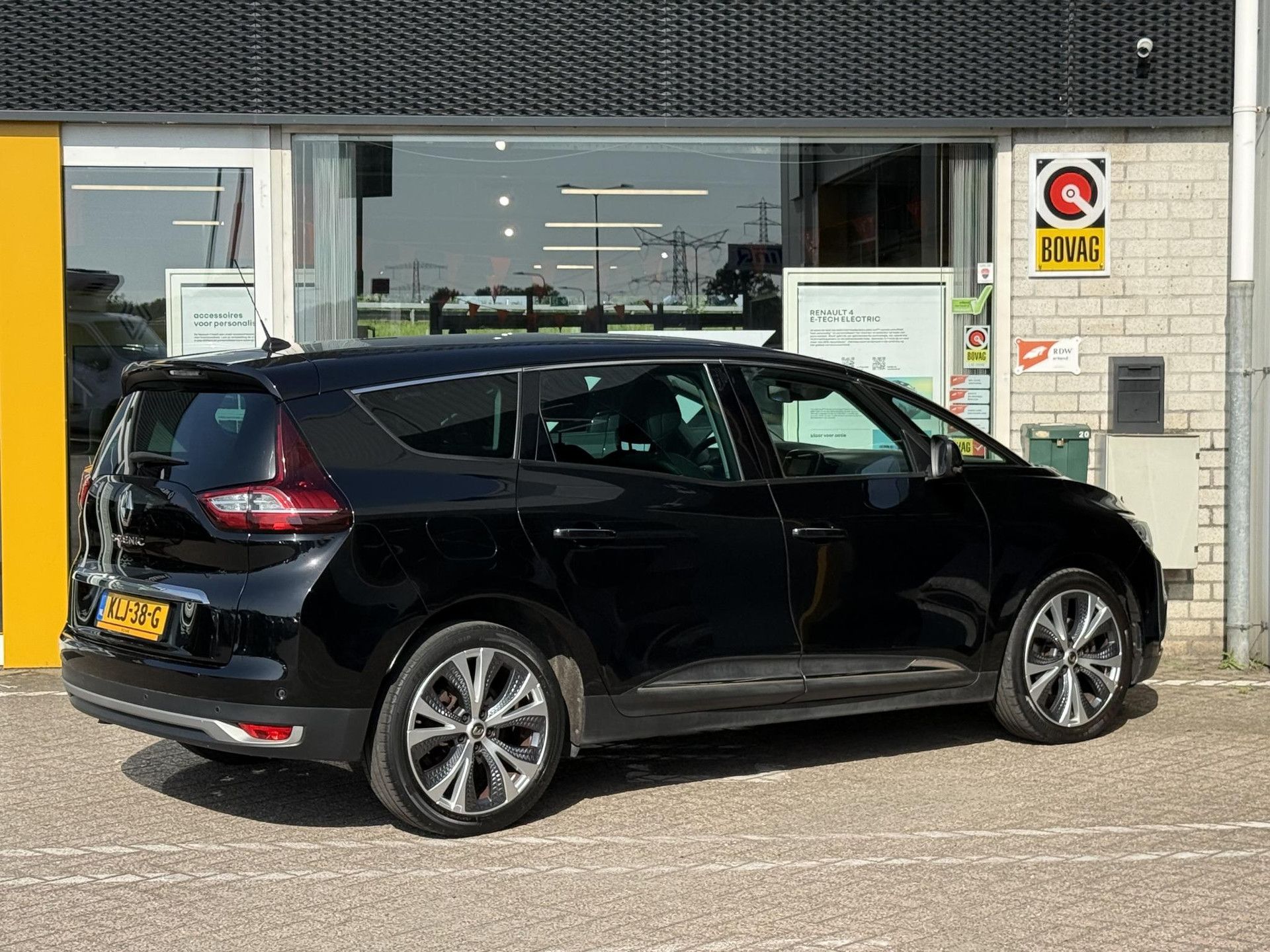 Renault GrandScénic met kenteken KLJ-38-G – achteraanzicht