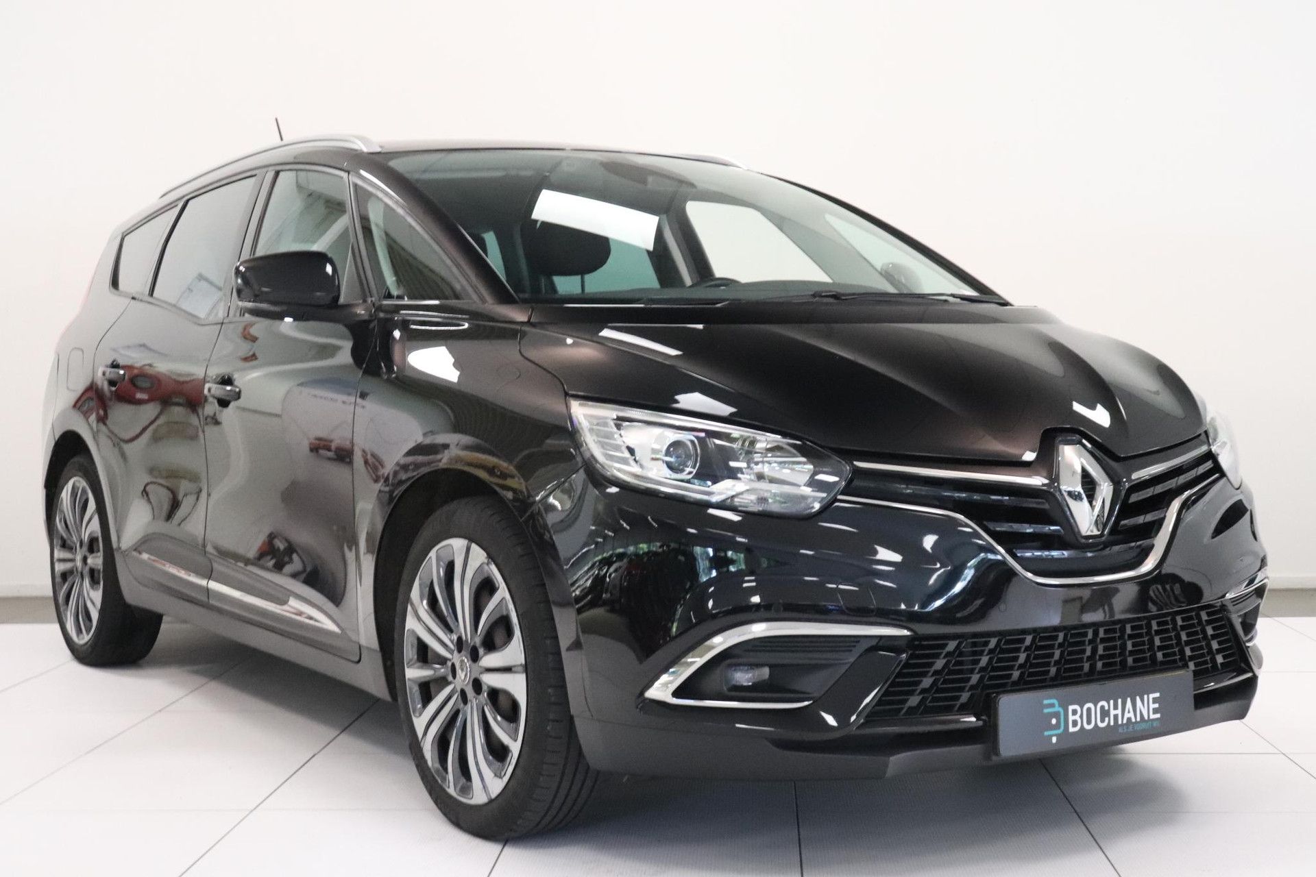 Renault GrandScénic met kenteken P-890-KV – detailfoto