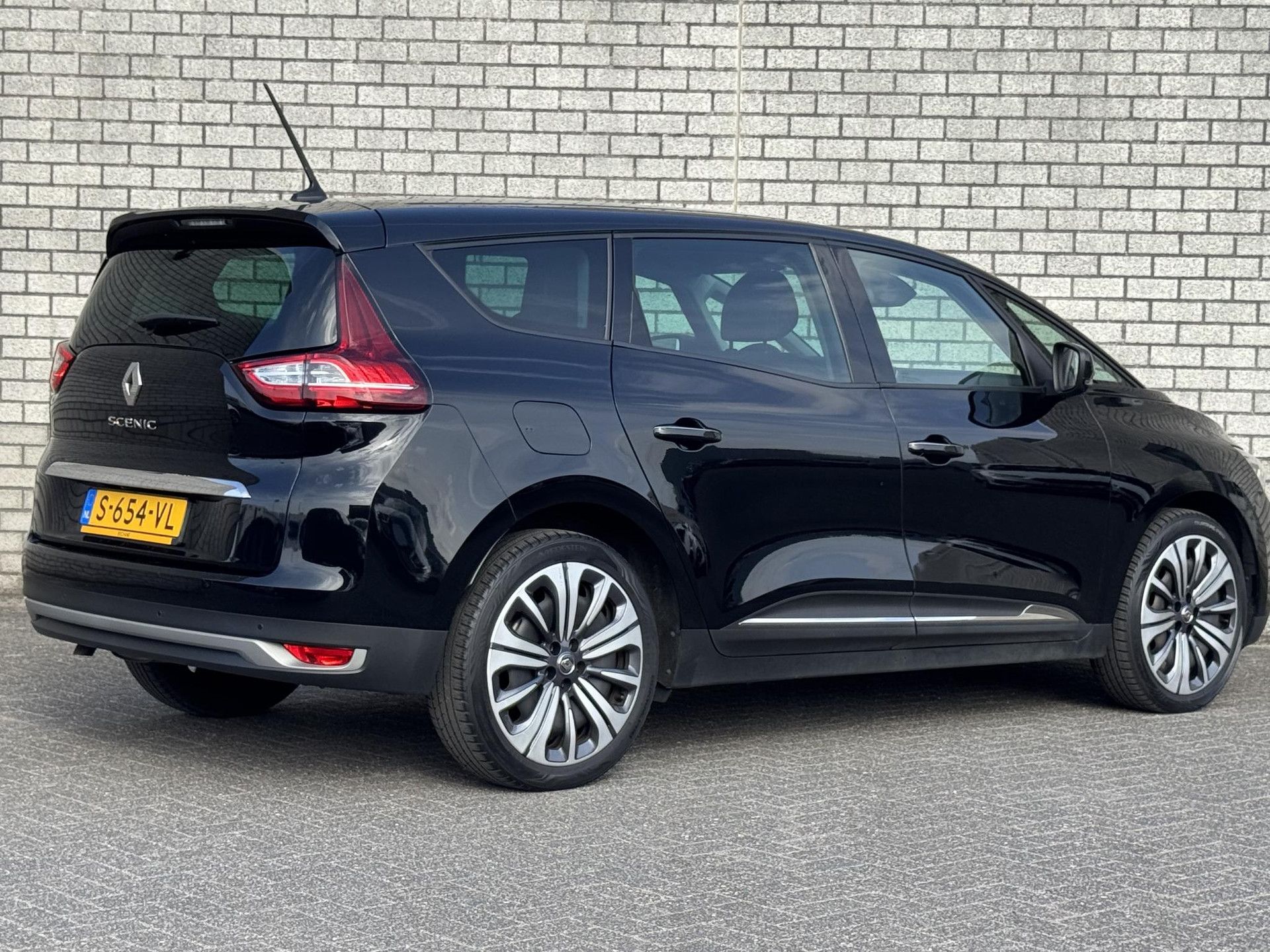 Renault GrandScénic met kenteken S-654-VL – achteraanzicht