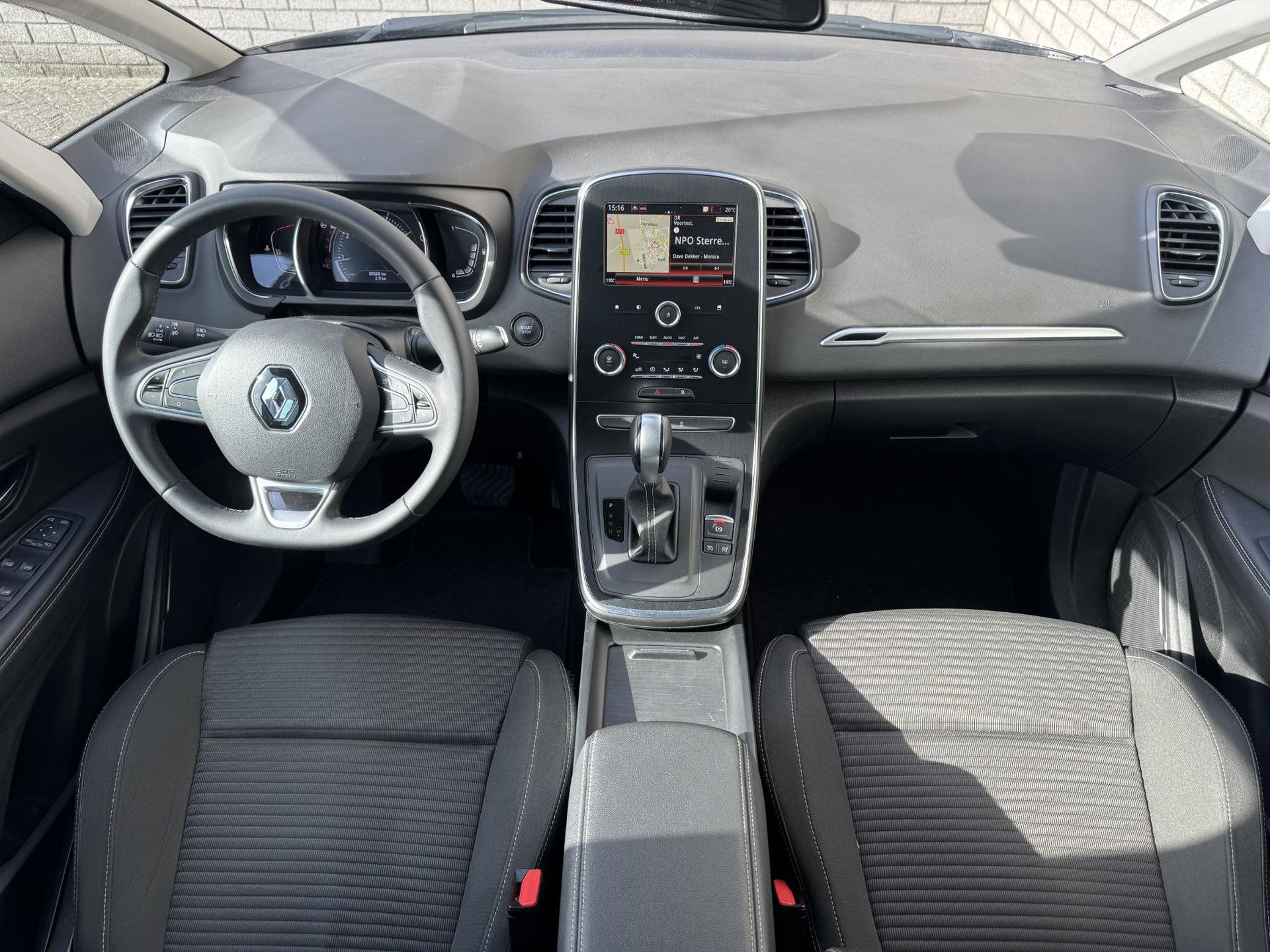 Renault GrandScénic met kenteken S-654-VL – interieur