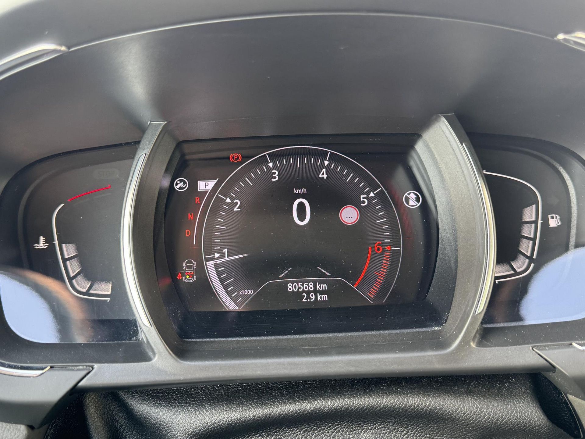 Renault GrandScénic met kenteken S-654-VL – dashboard