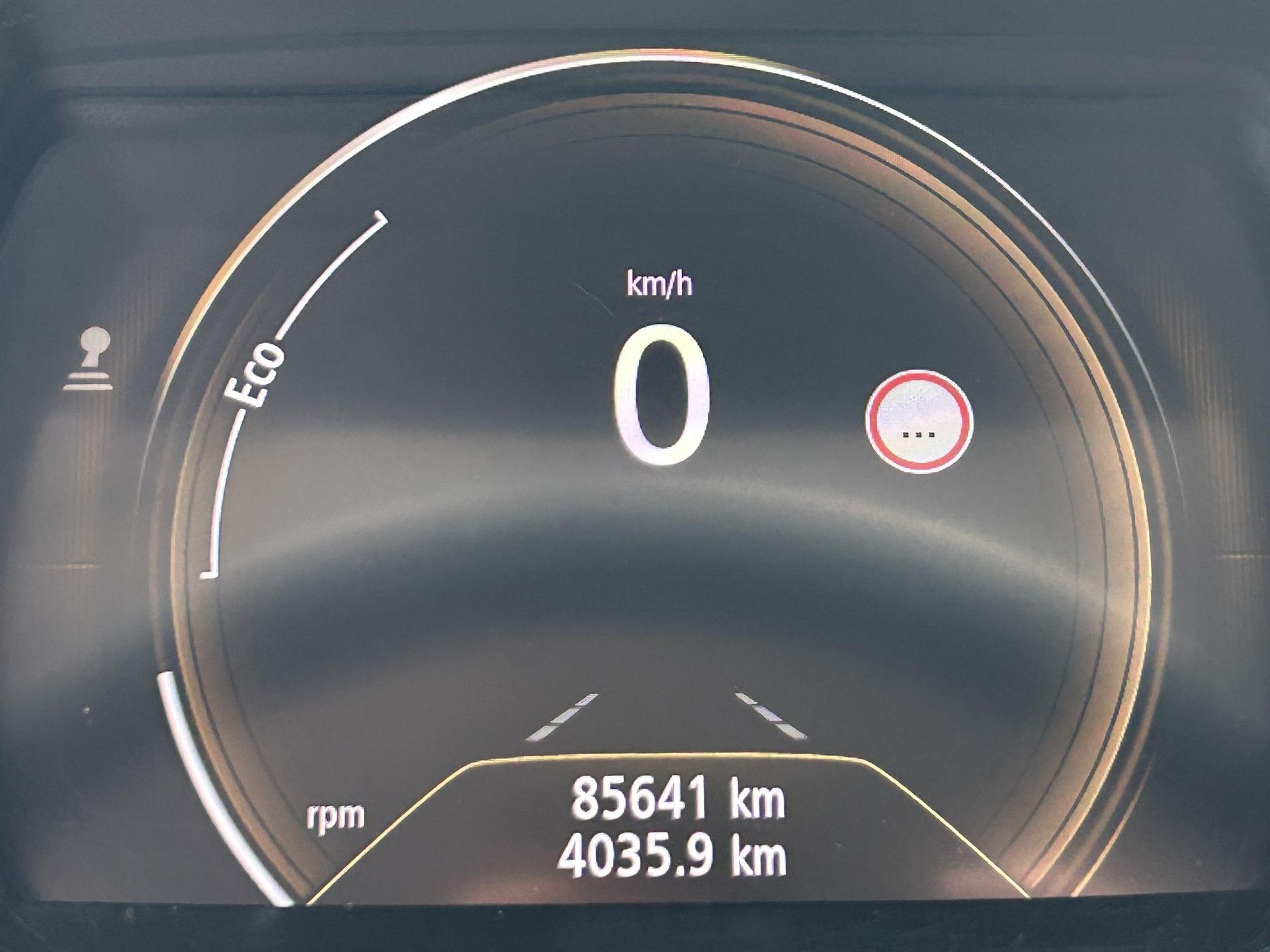 Renault GrandScénic met kenteken X-911-DS – dashboard