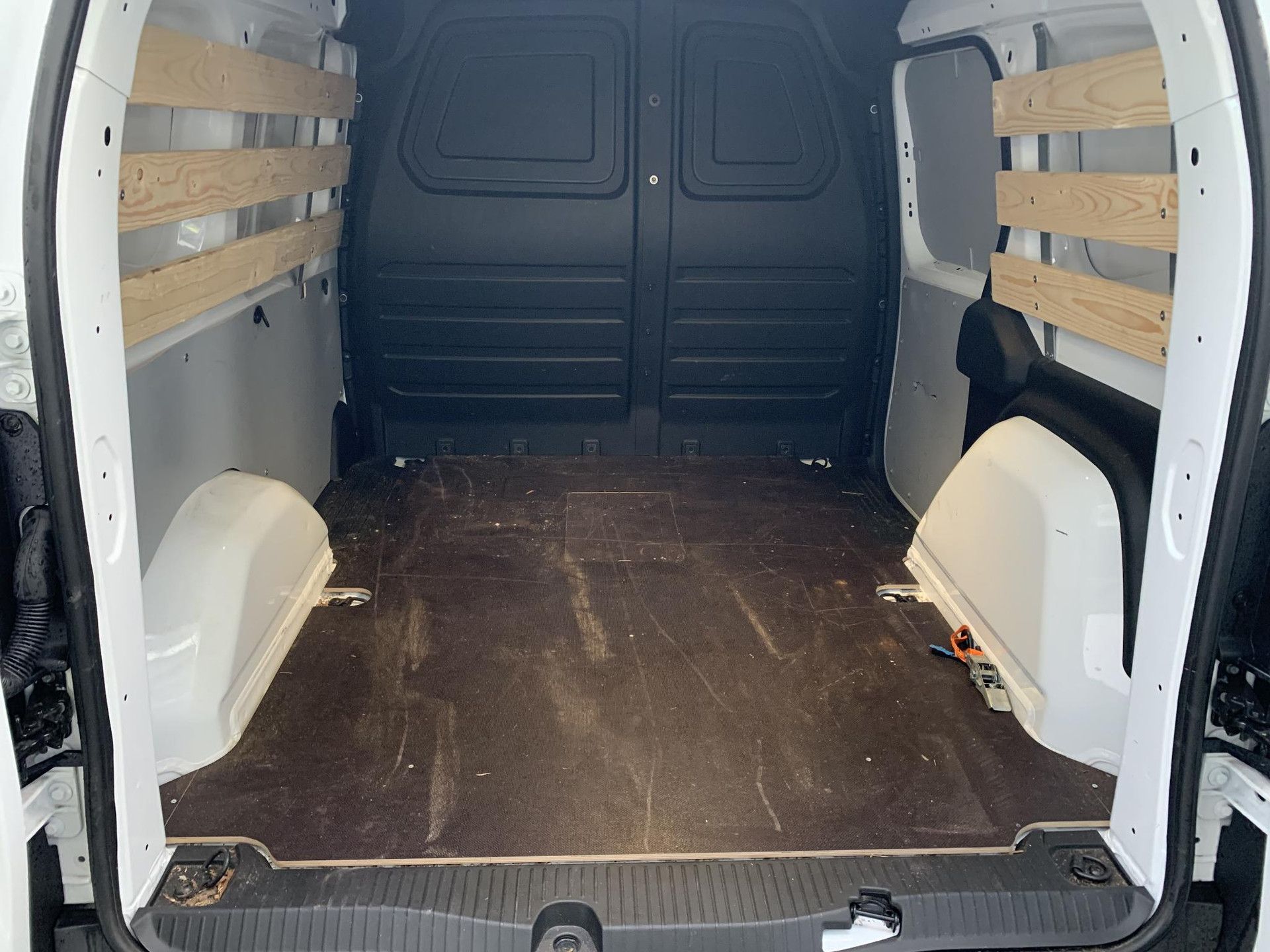 Renault Kangoo met kenteken V-56-LVT – detailfoto