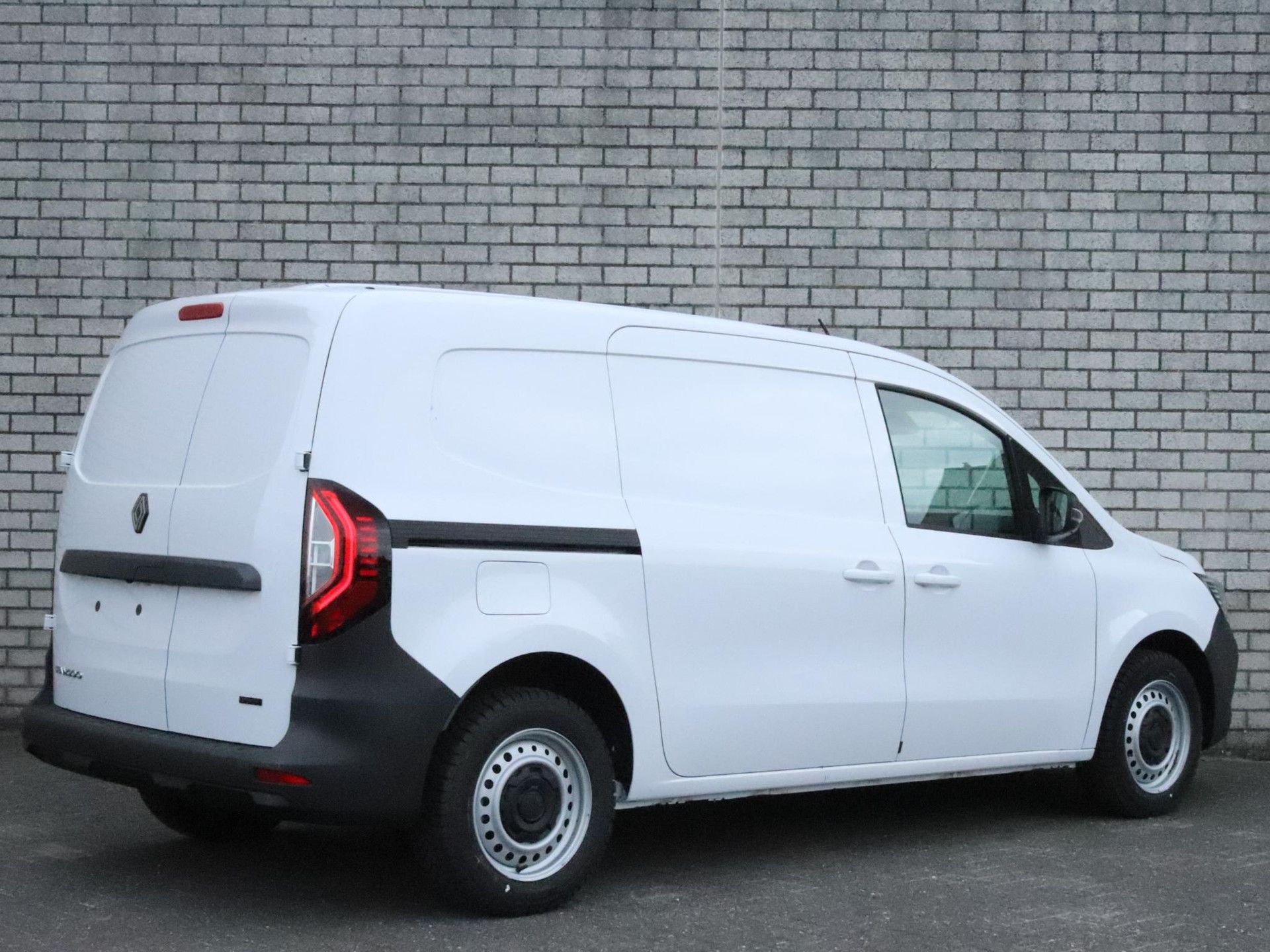 Renault Kangoo met kenteken V-79-LXF – achteraanzicht