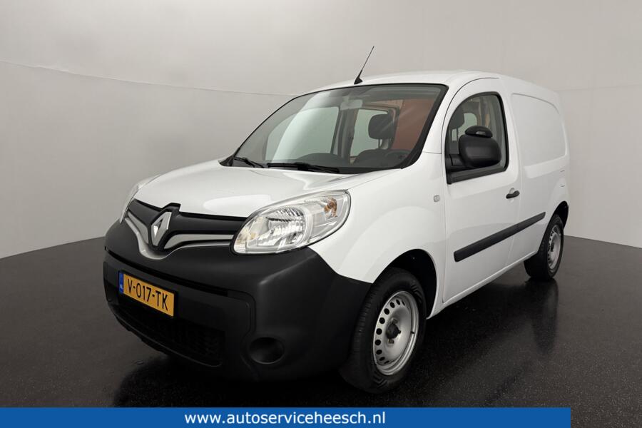 Renault Kangoo met kenteken V-017-TK – vooraanzicht