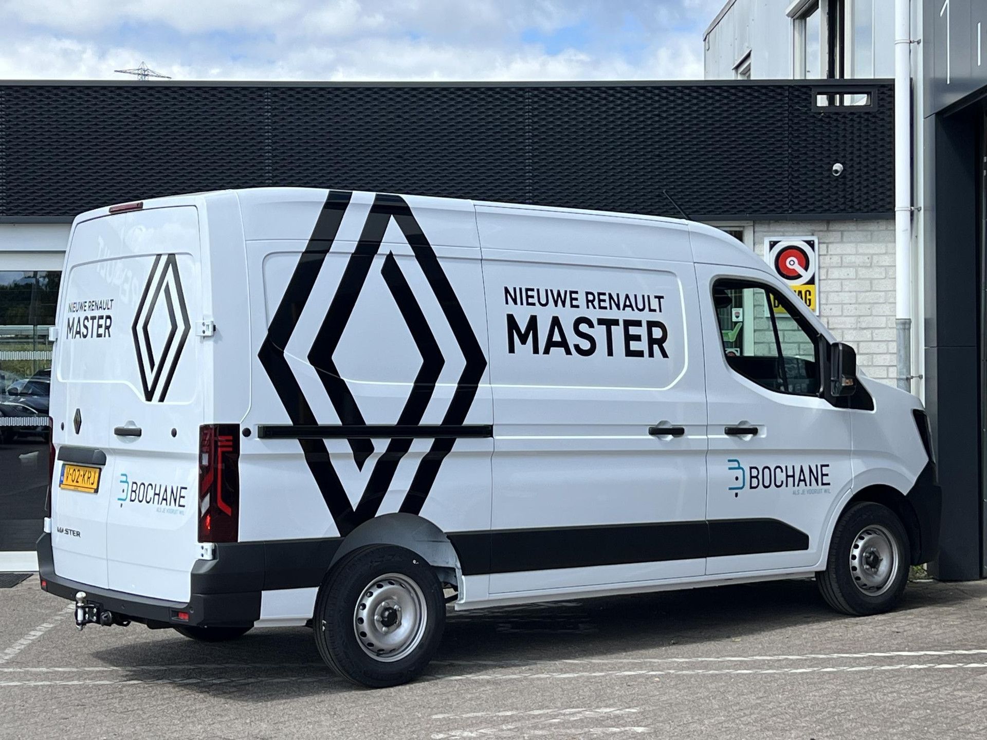 Renault Master met kenteken V-02-KRJ – achteraanzicht