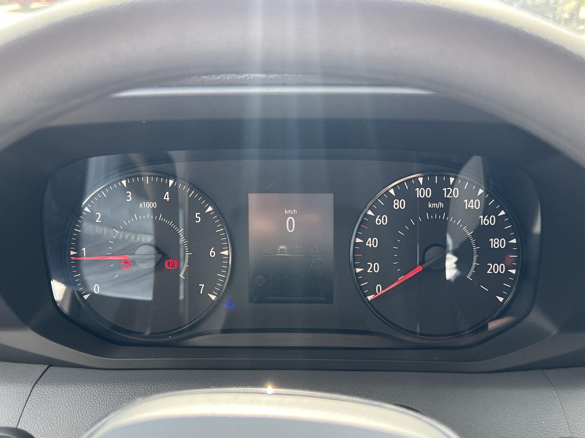 Renault Master met kenteken V-02-KRJ – dashboard