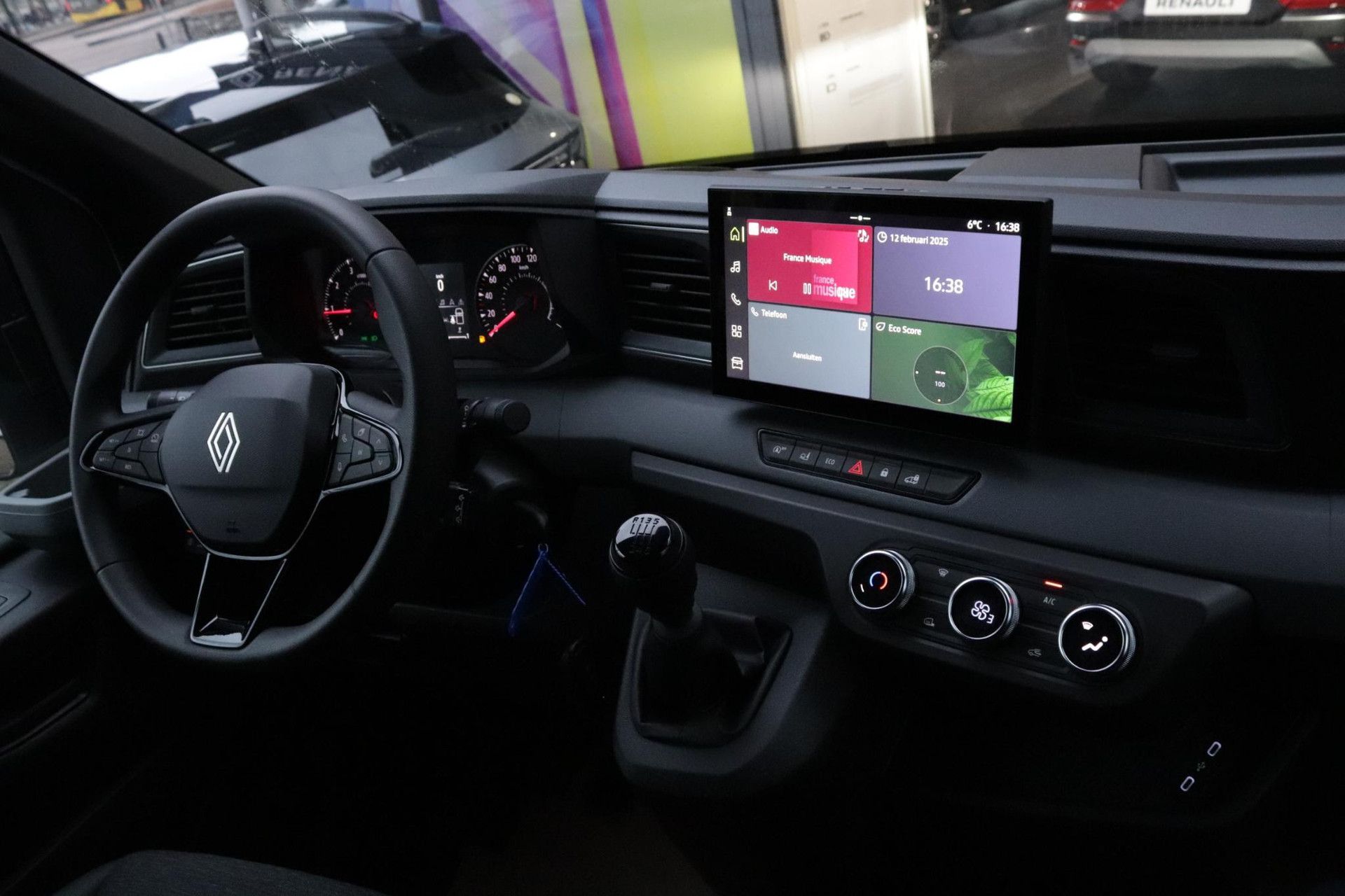 Renault Master met kenteken V-09-KRJ – interieur
