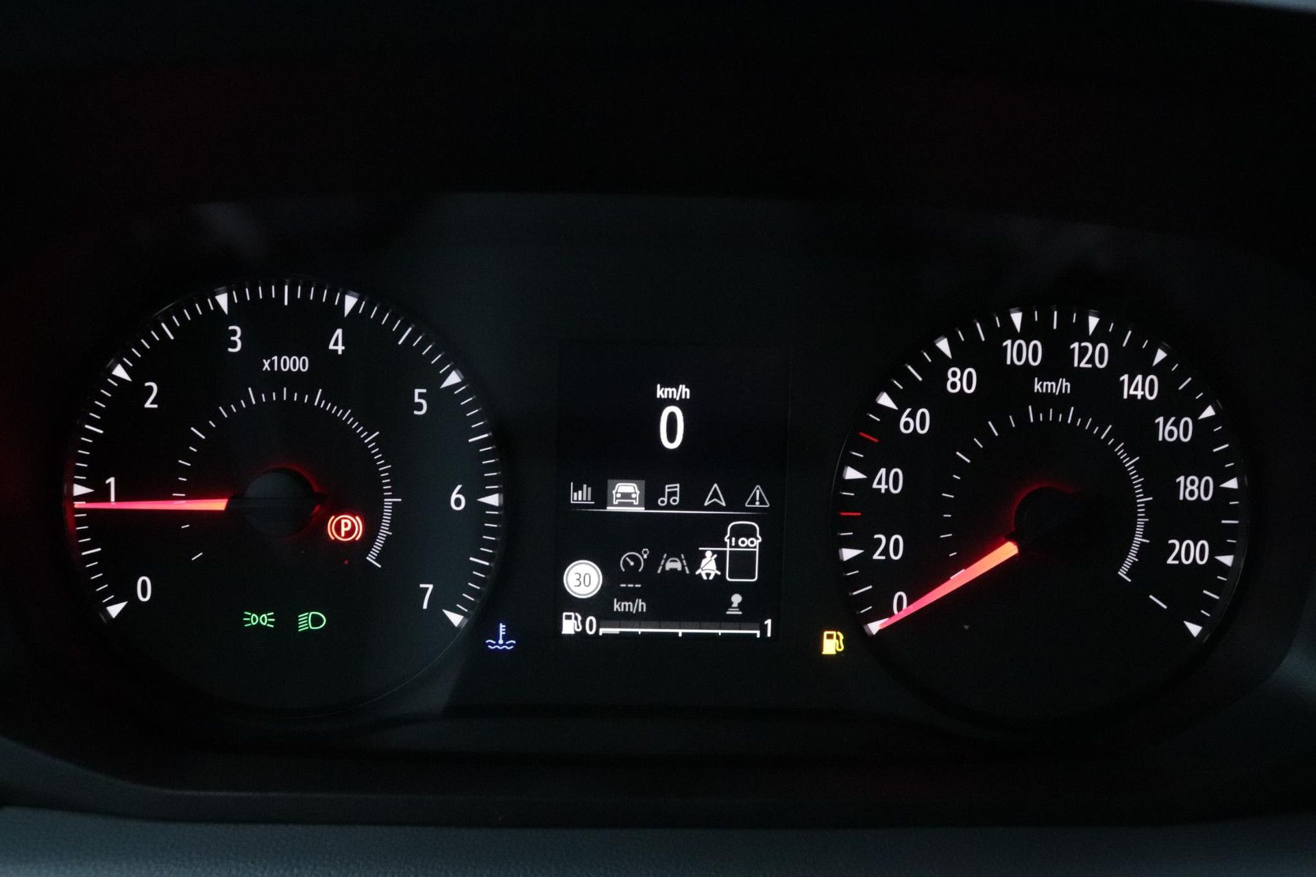 Renault Master met kenteken V-09-KRJ – dashboard