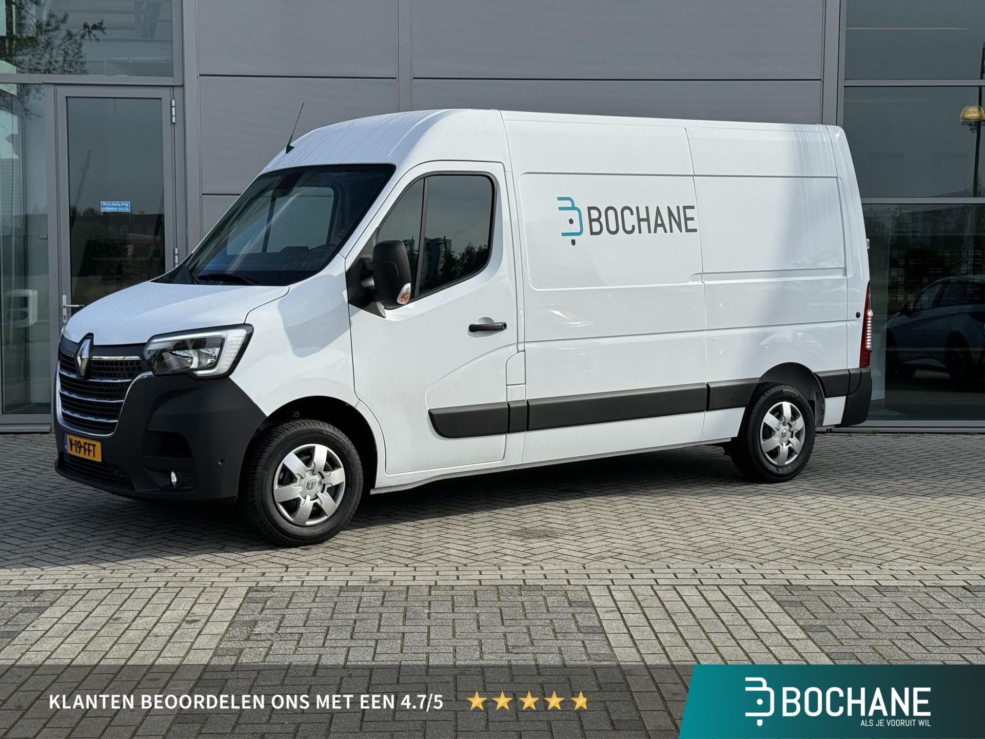 Renault Master met kenteken V-19-FFT – vooraanzicht