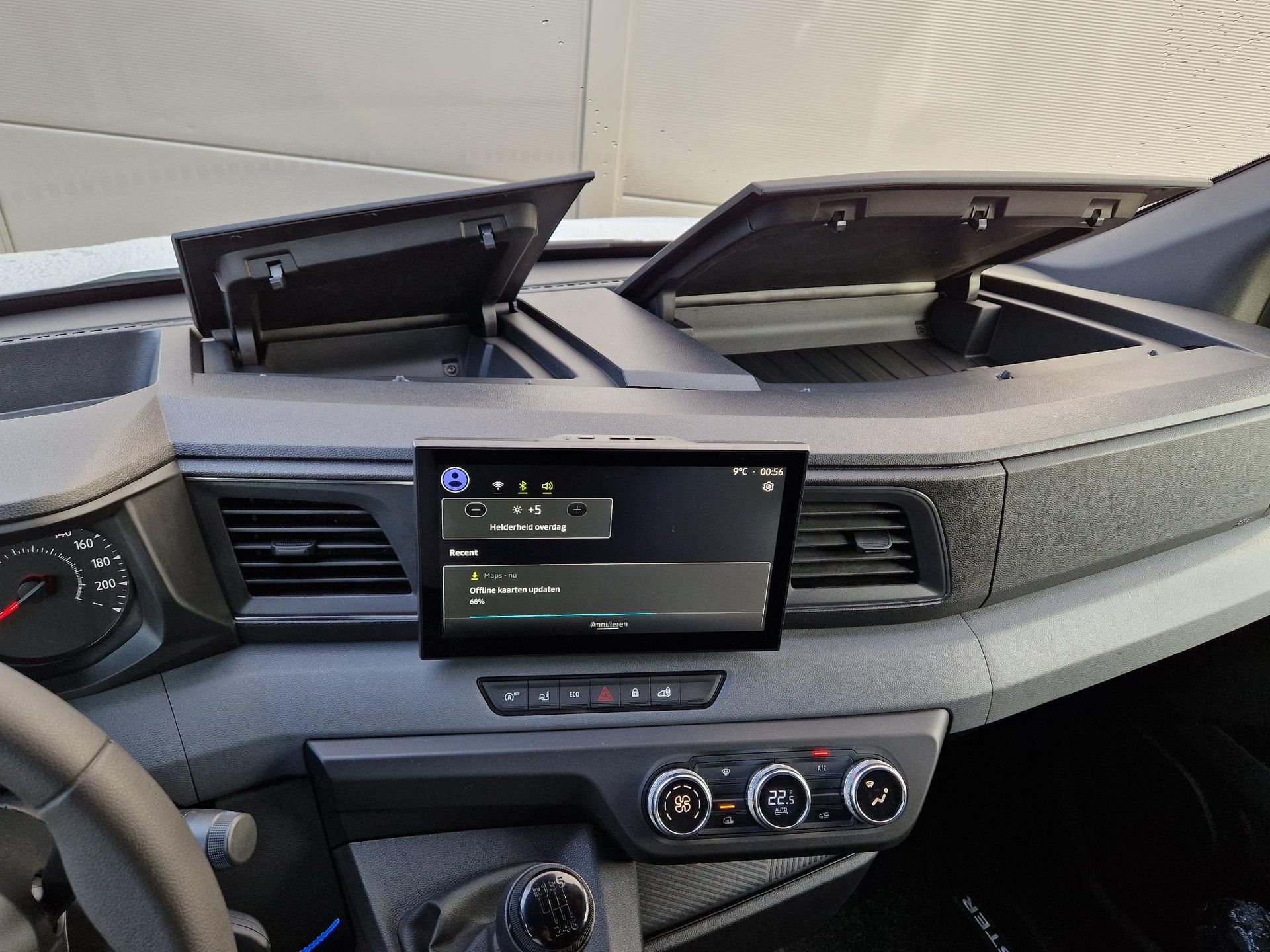 Renault Master met kenteken V-29-KRJ – interieur