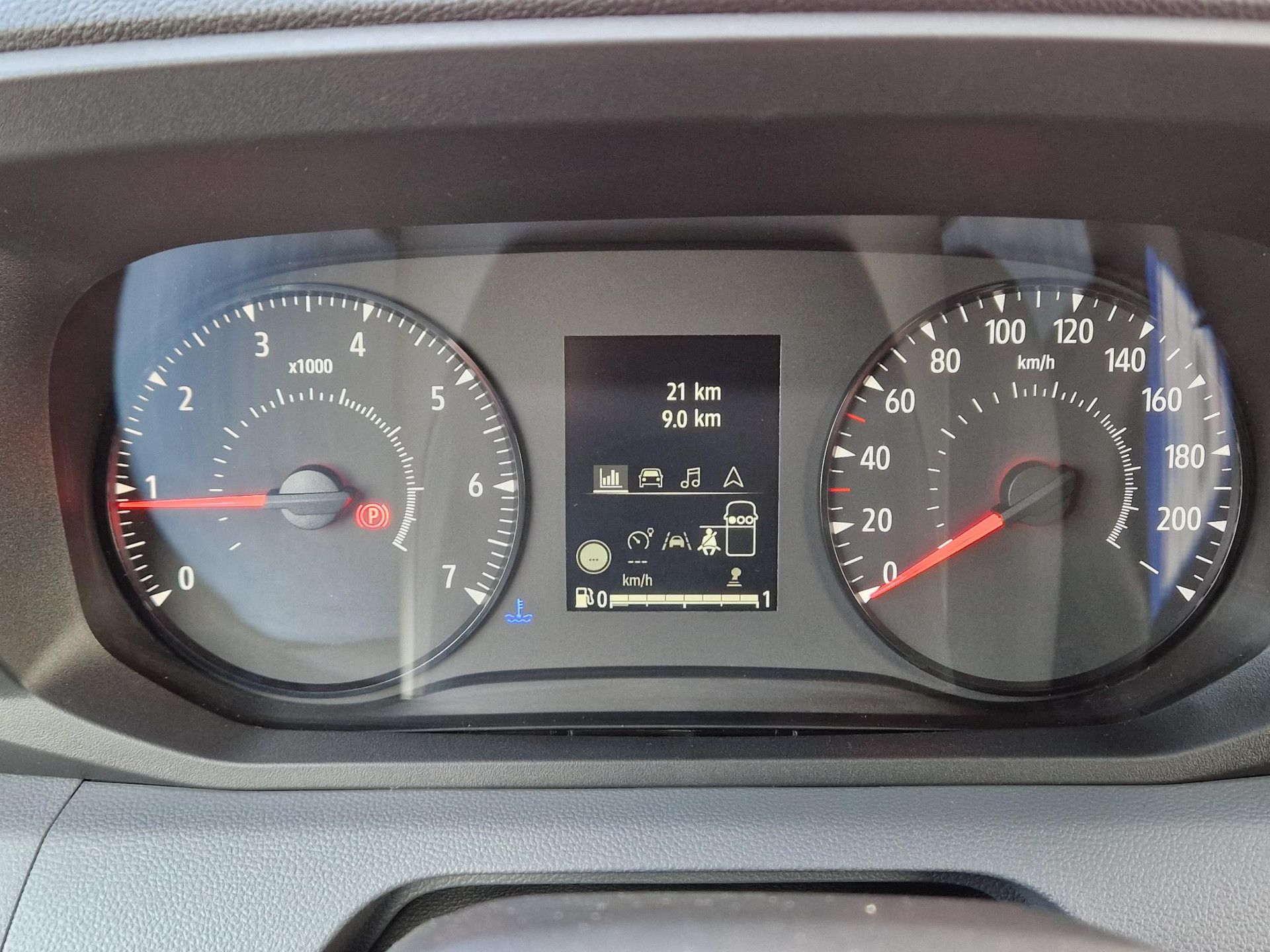 Renault Master met kenteken V-29-KRJ – dashboard