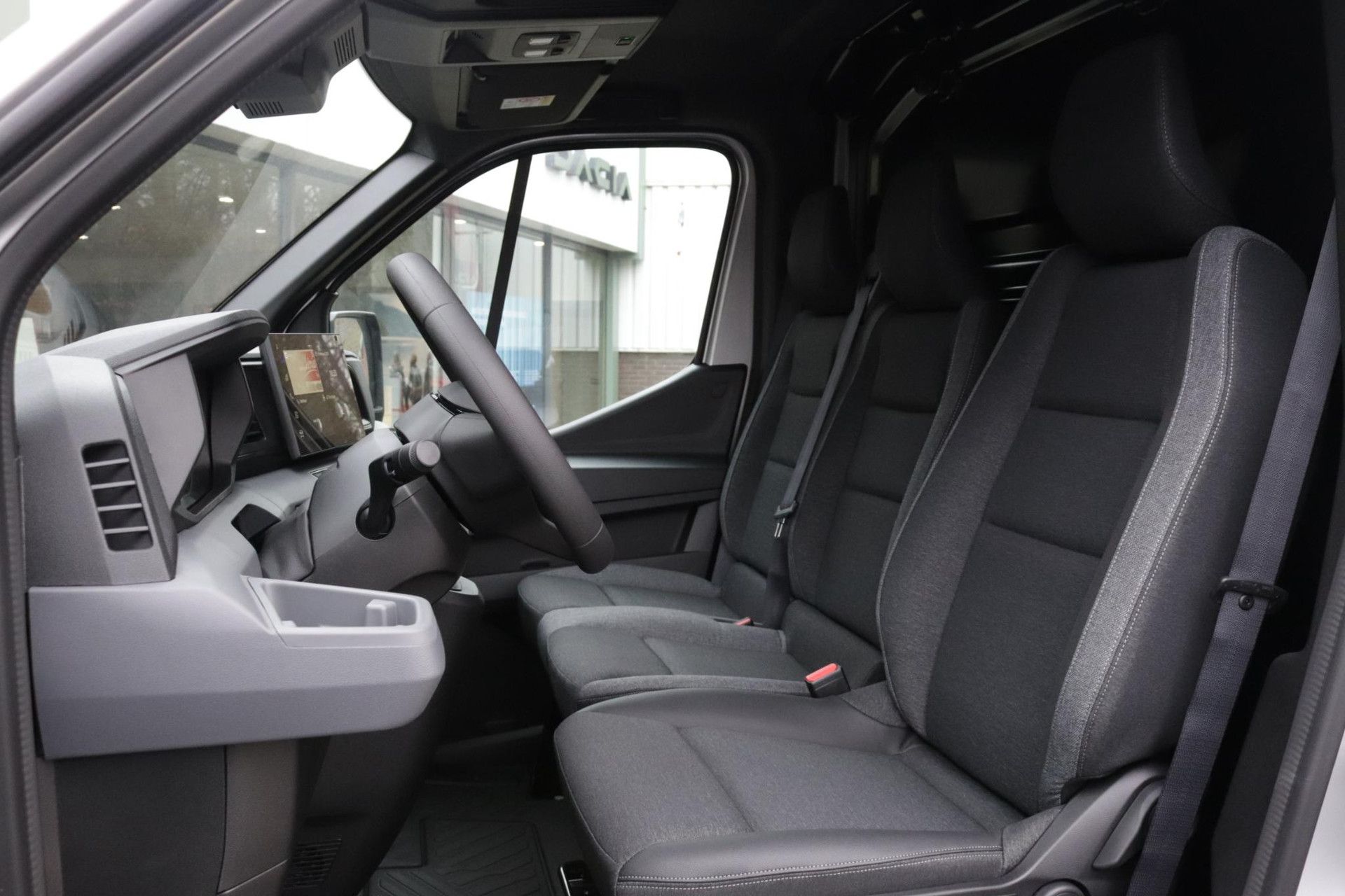 Renault Master met kenteken V-87-KRH – interieur