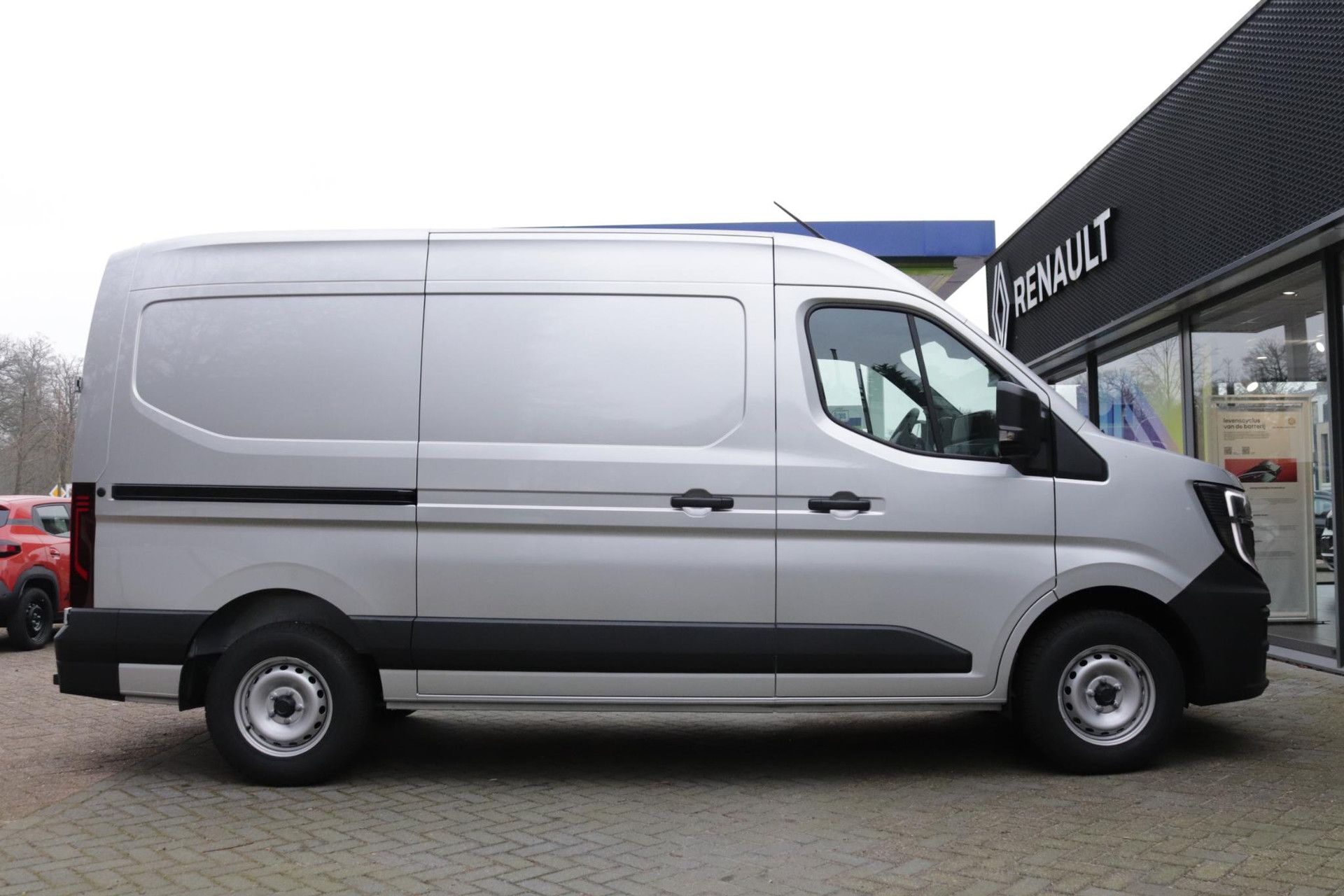 Renault Master met kenteken V-87-KRH – detailfoto
