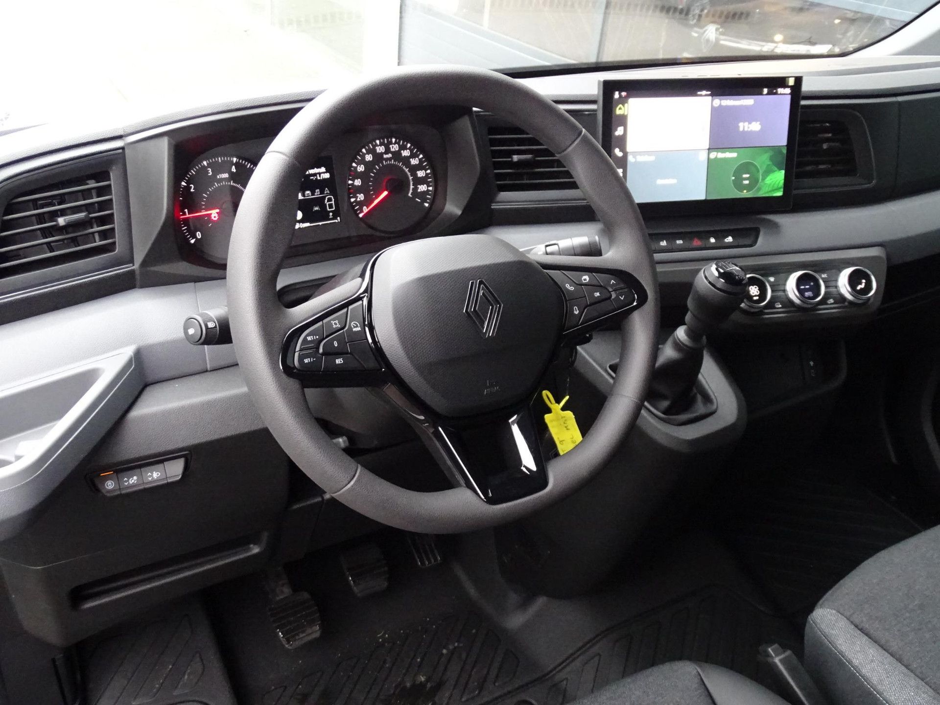 Renault Master met kenteken V-95-KRH – interieur