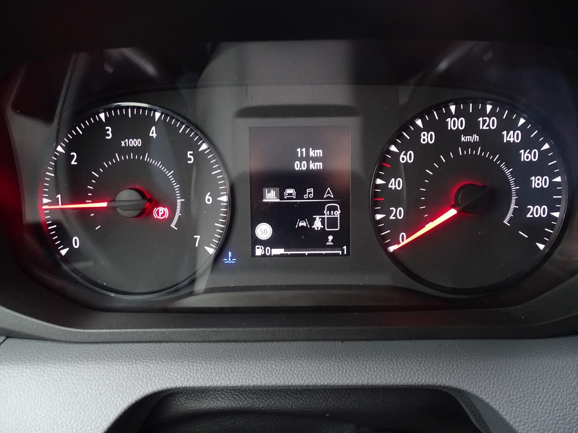 Renault Master met kenteken V-95-KRH – dashboard