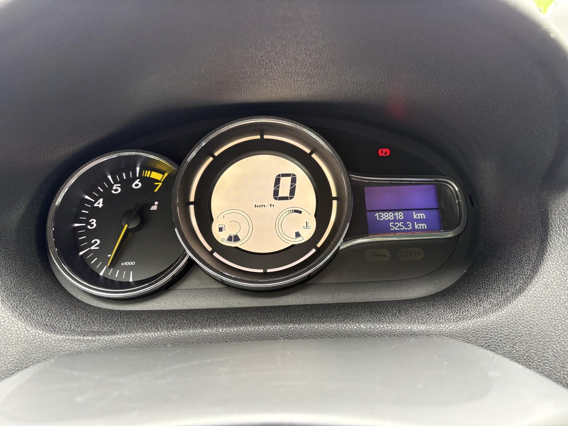 Renault Mégane met kenteken 5-ZFN-67 – dashboard