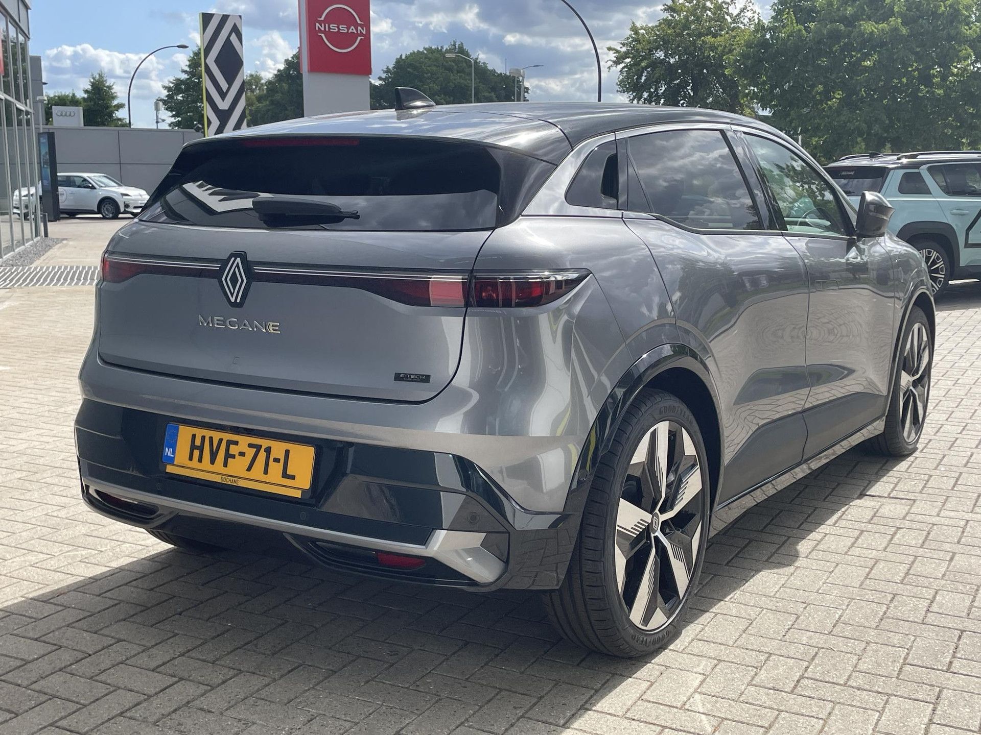 Renault MeganeE-Tech met kenteken HVF-71-L – achteraanzicht