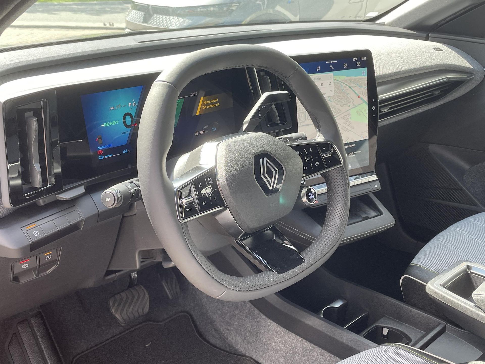 Renault MeganeE-Tech met kenteken HVF-71-L – interieur