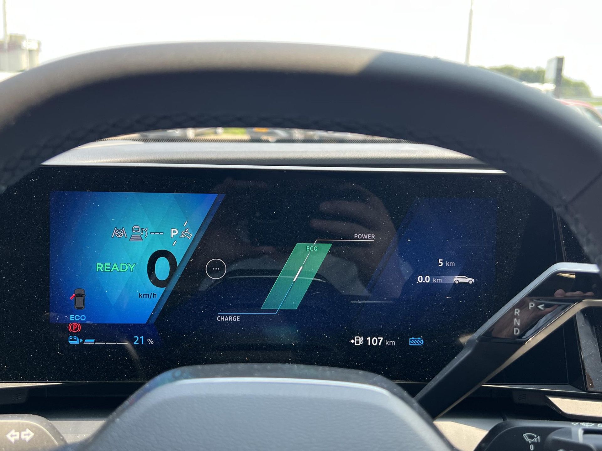 Renault MeganeE-Tech met kenteken HVF-83-N – interieur