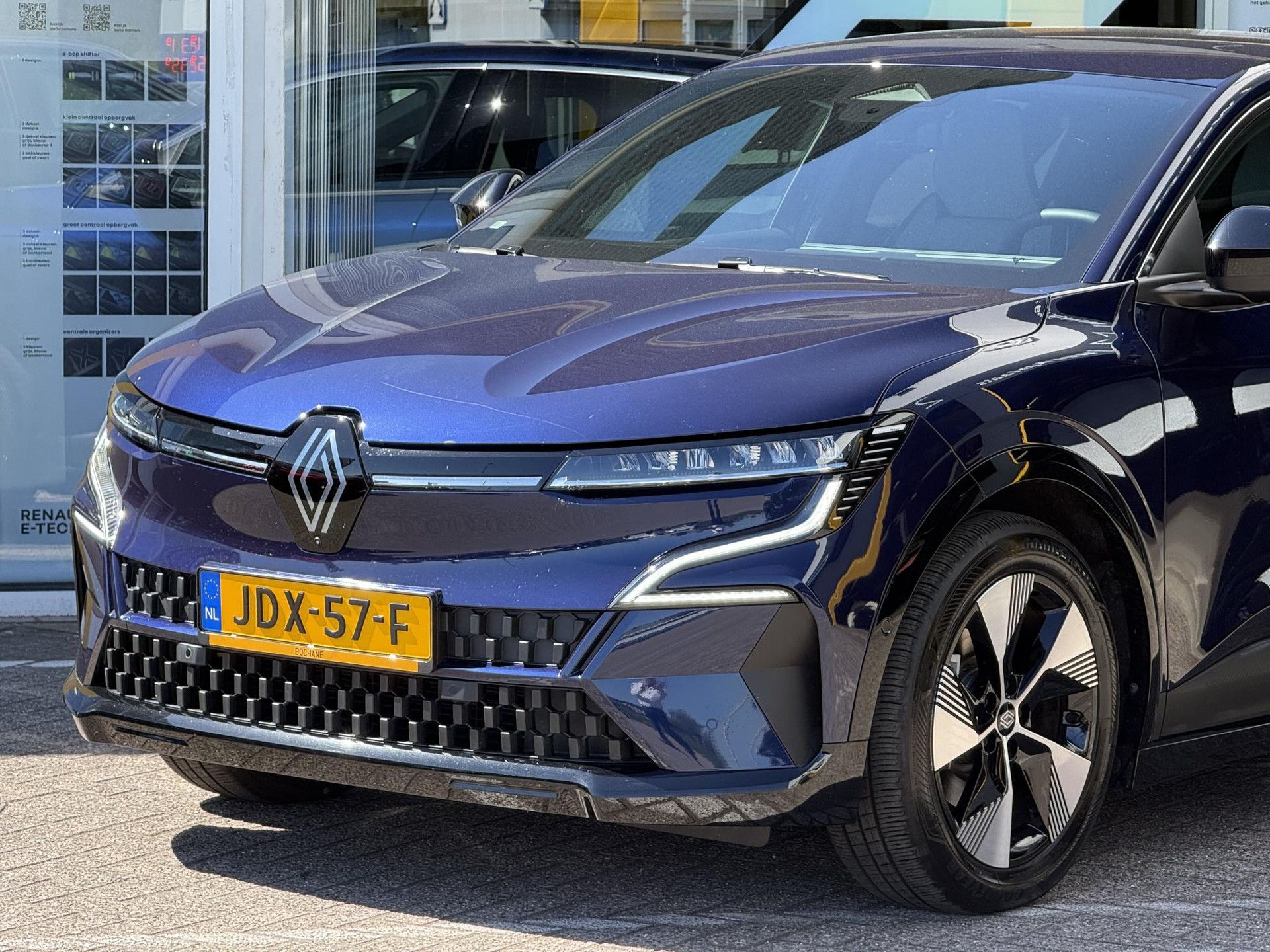 Renault MeganeE-Tech met kenteken JDX-57-F – achteraanzicht
