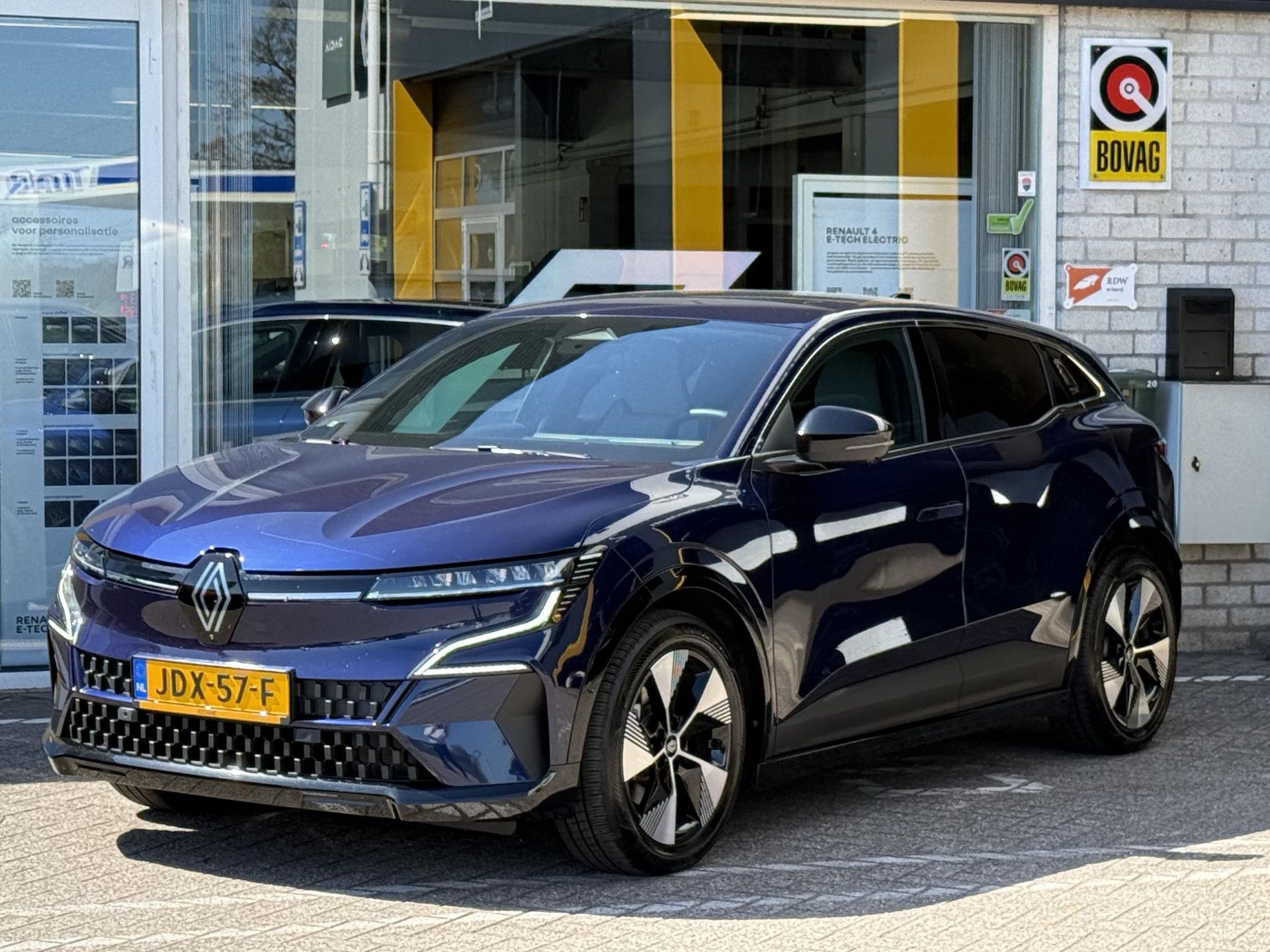 Renault MeganeE-Tech met kenteken JDX-57-F – interieur