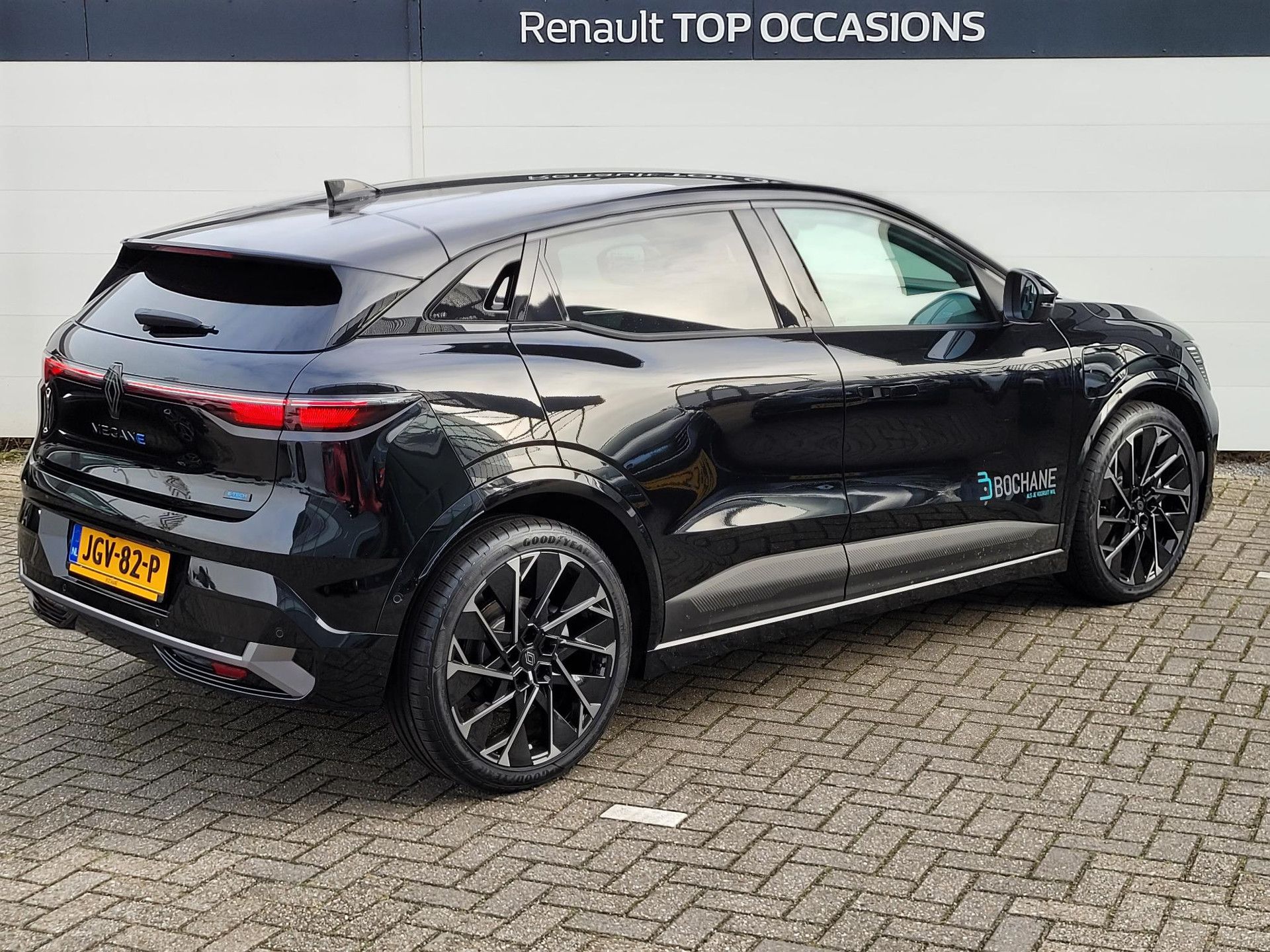 Renault MeganeE-Tech met kenteken JGV-82-P – achteraanzicht