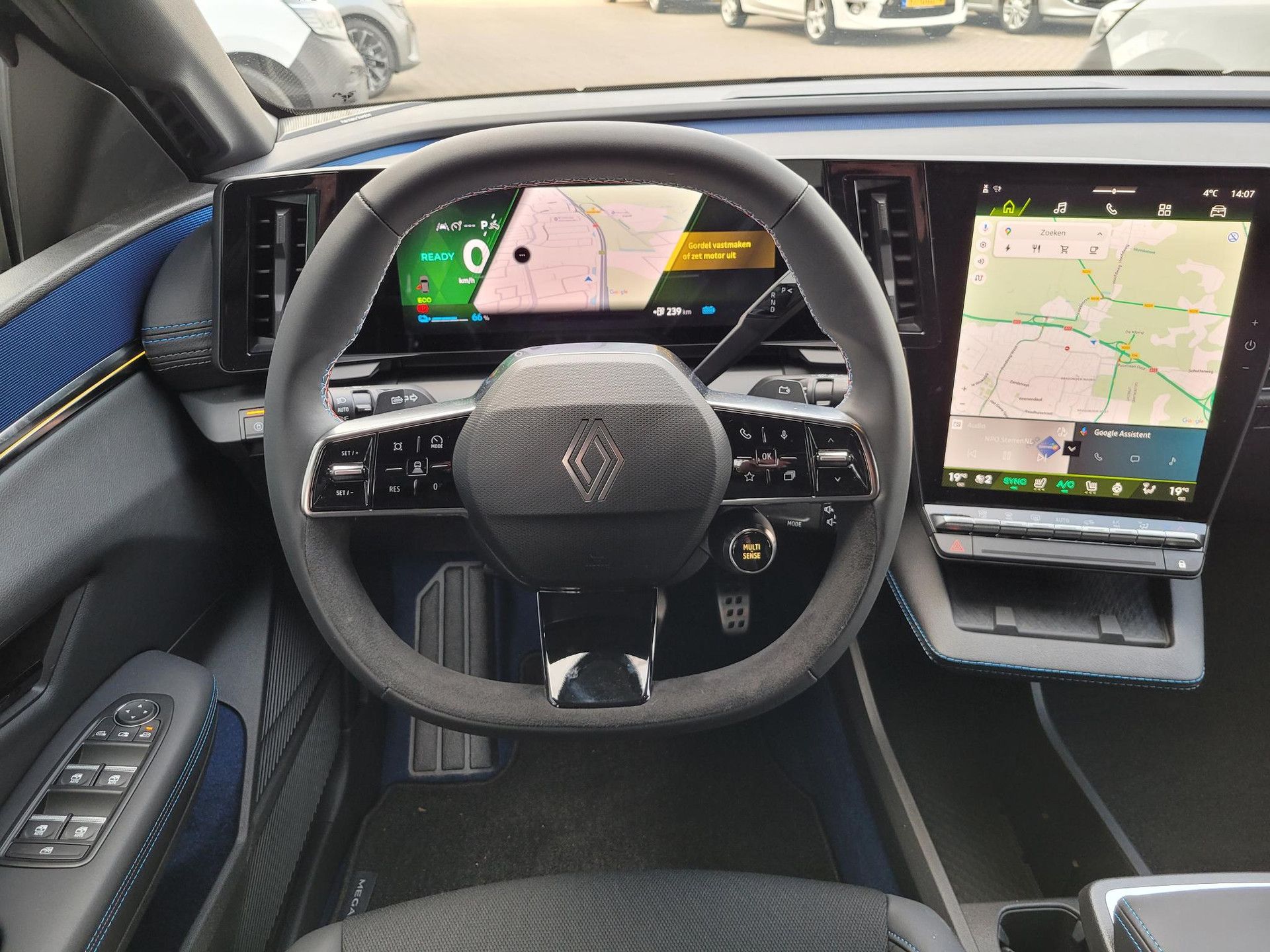 Renault MeganeE-Tech met kenteken JGV-82-P – interieur