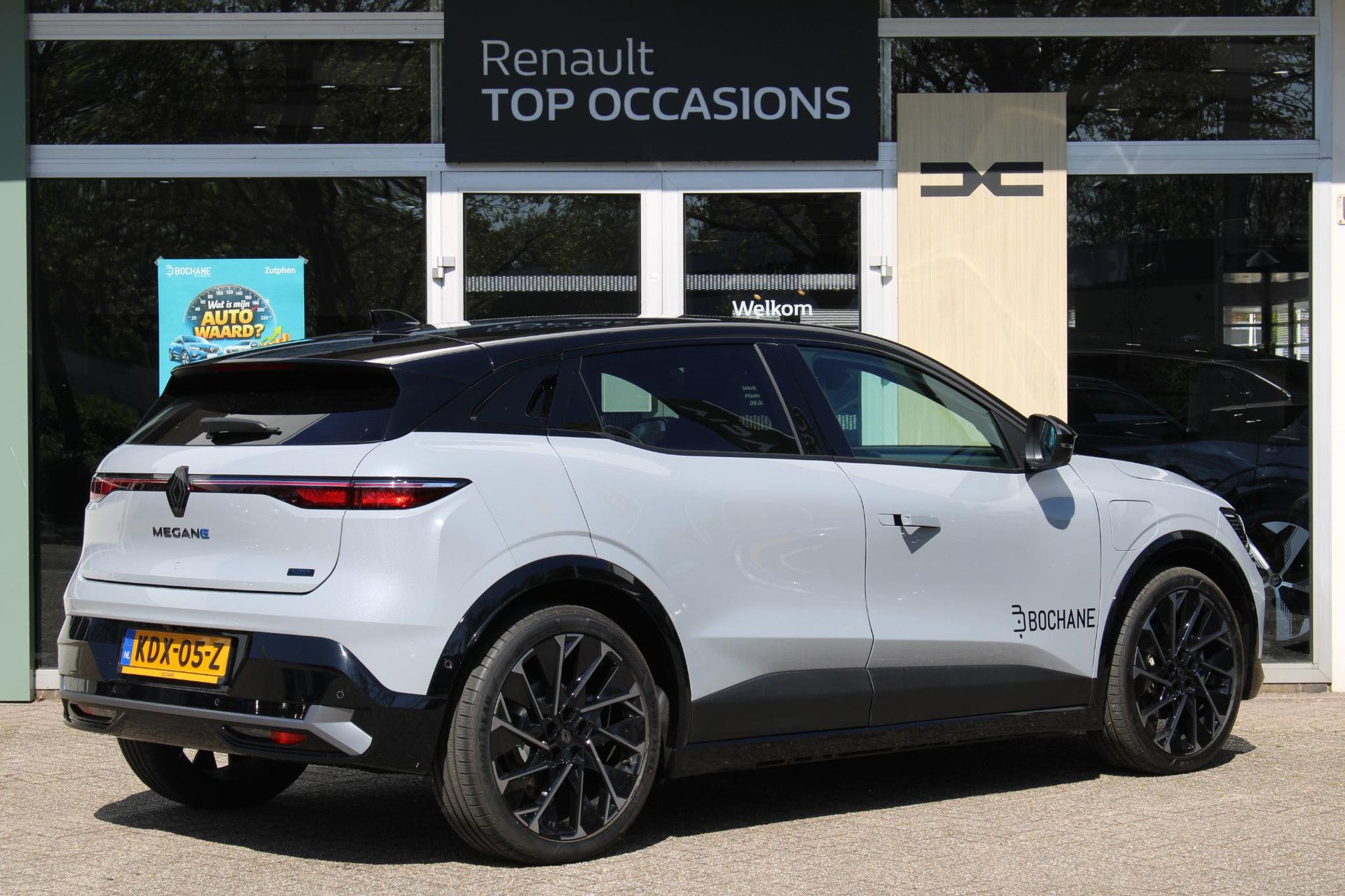 Renault MeganeE-Tech met kenteken KDX-05-Z – achteraanzicht