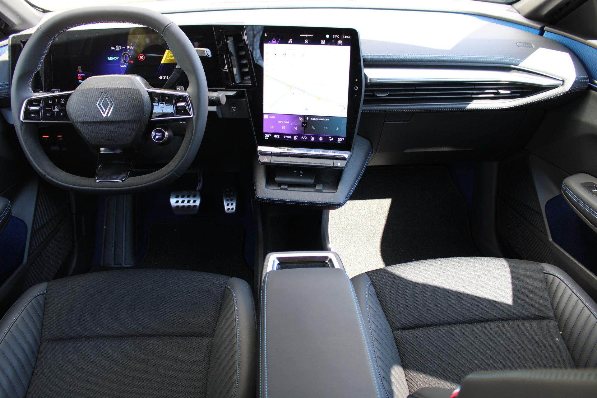 Renault MeganeE-Tech met kenteken KDX-05-Z – interieur