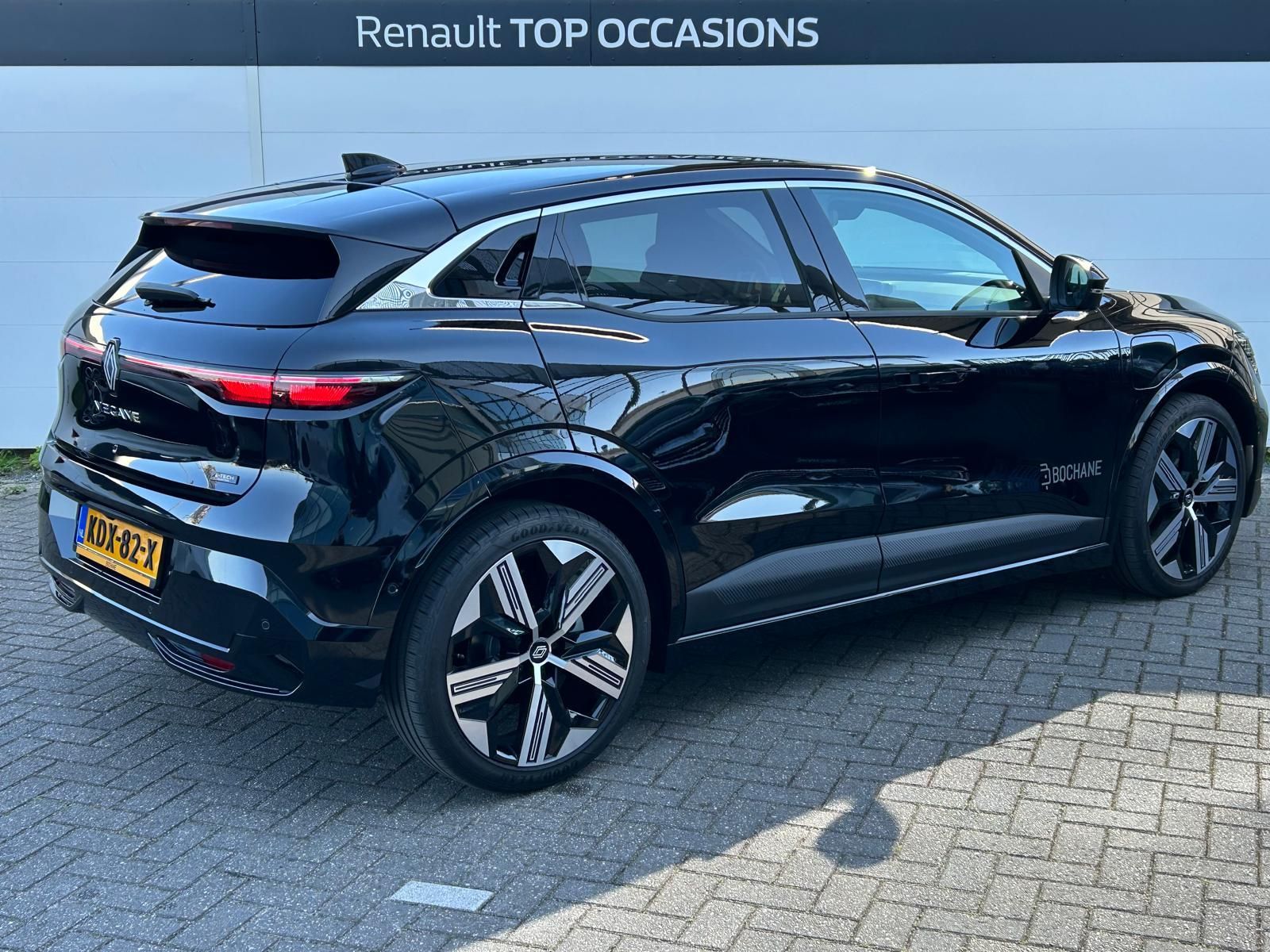 Renault MeganeE-Tech met kenteken KDX-82-X – achteraanzicht