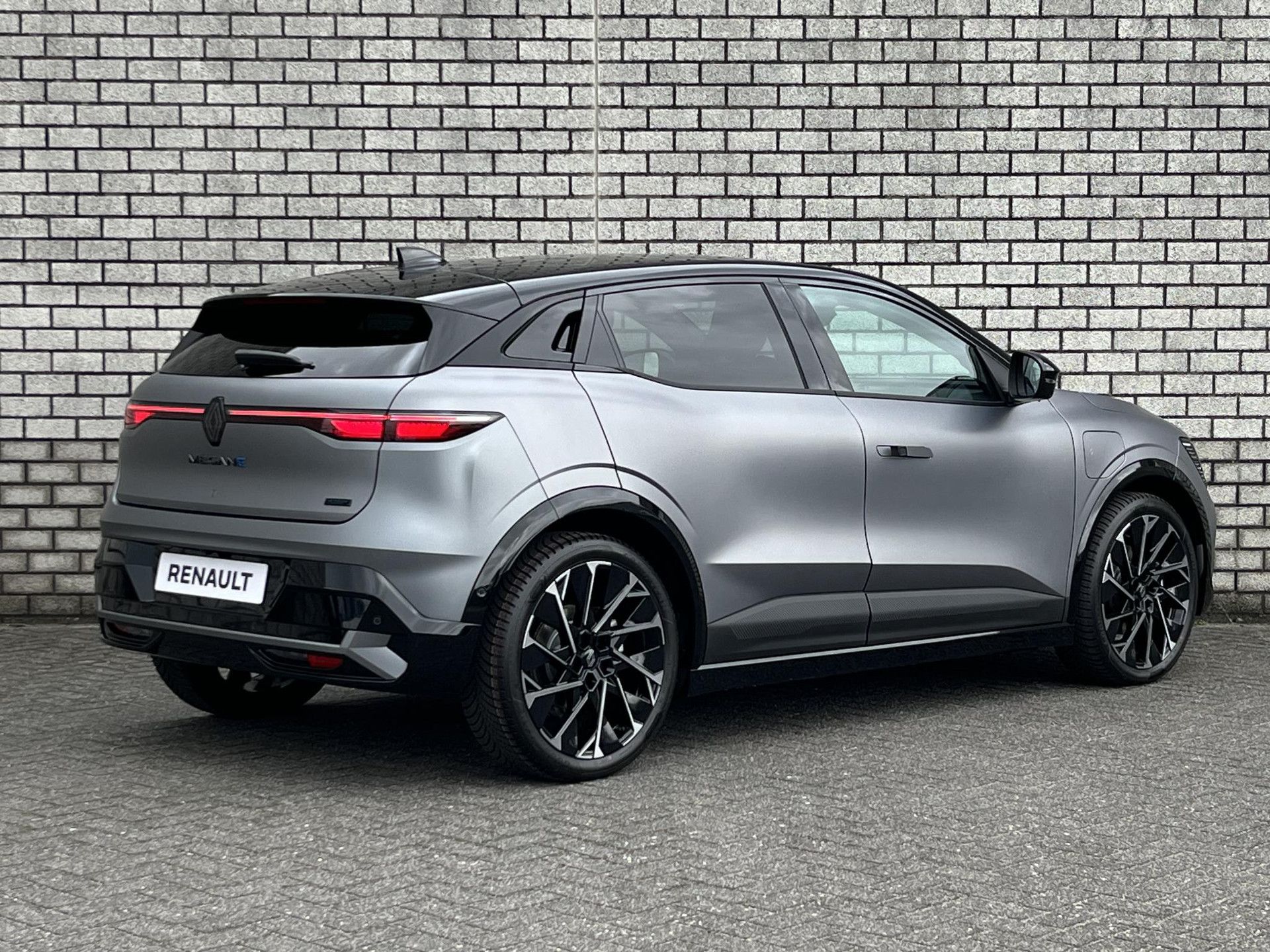 Renault MeganeE-Tech met kenteken KDX-89-X – achteraanzicht