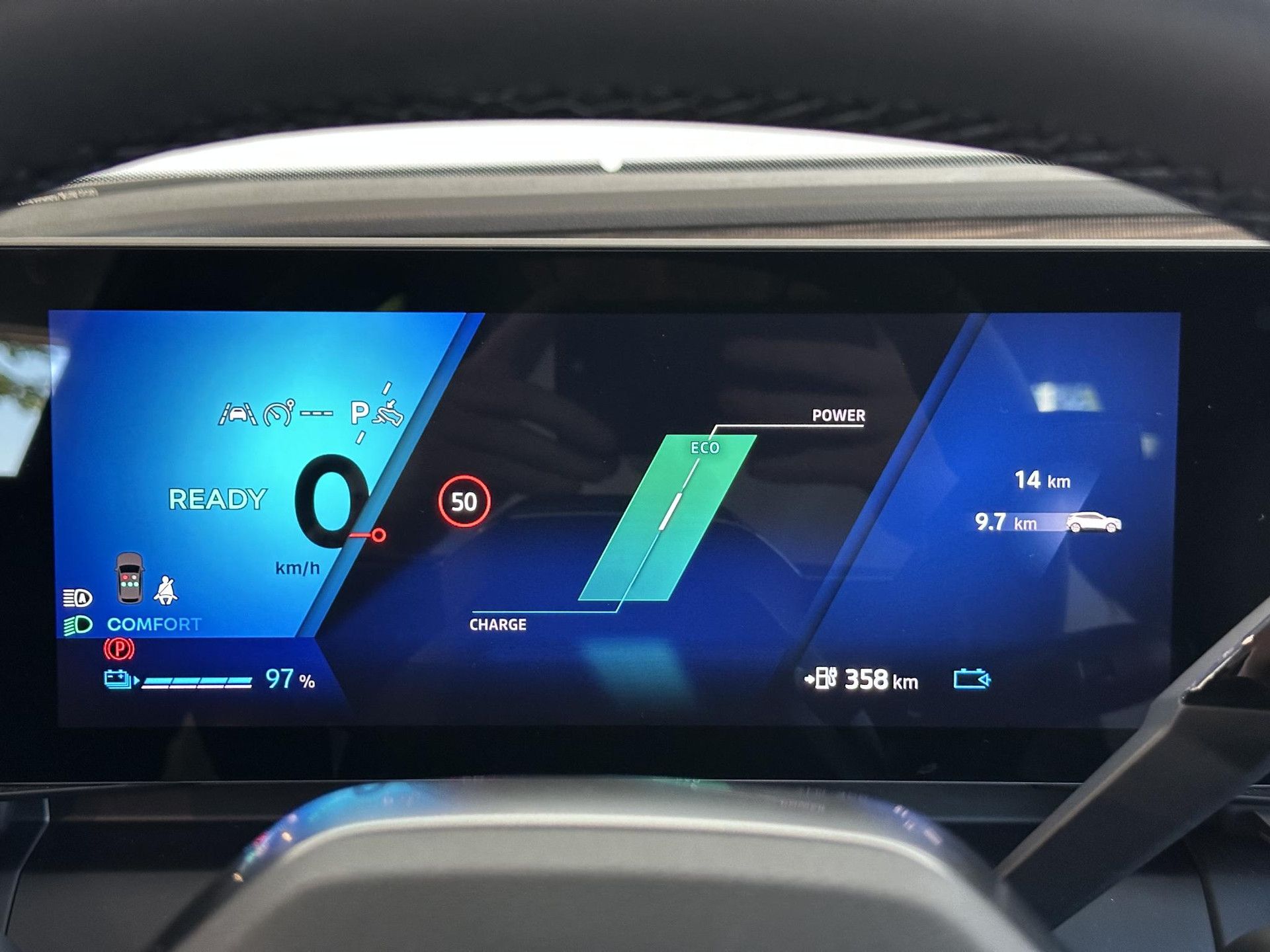 Renault MeganeE-Tech met kenteken KDX-99-X – dashboard